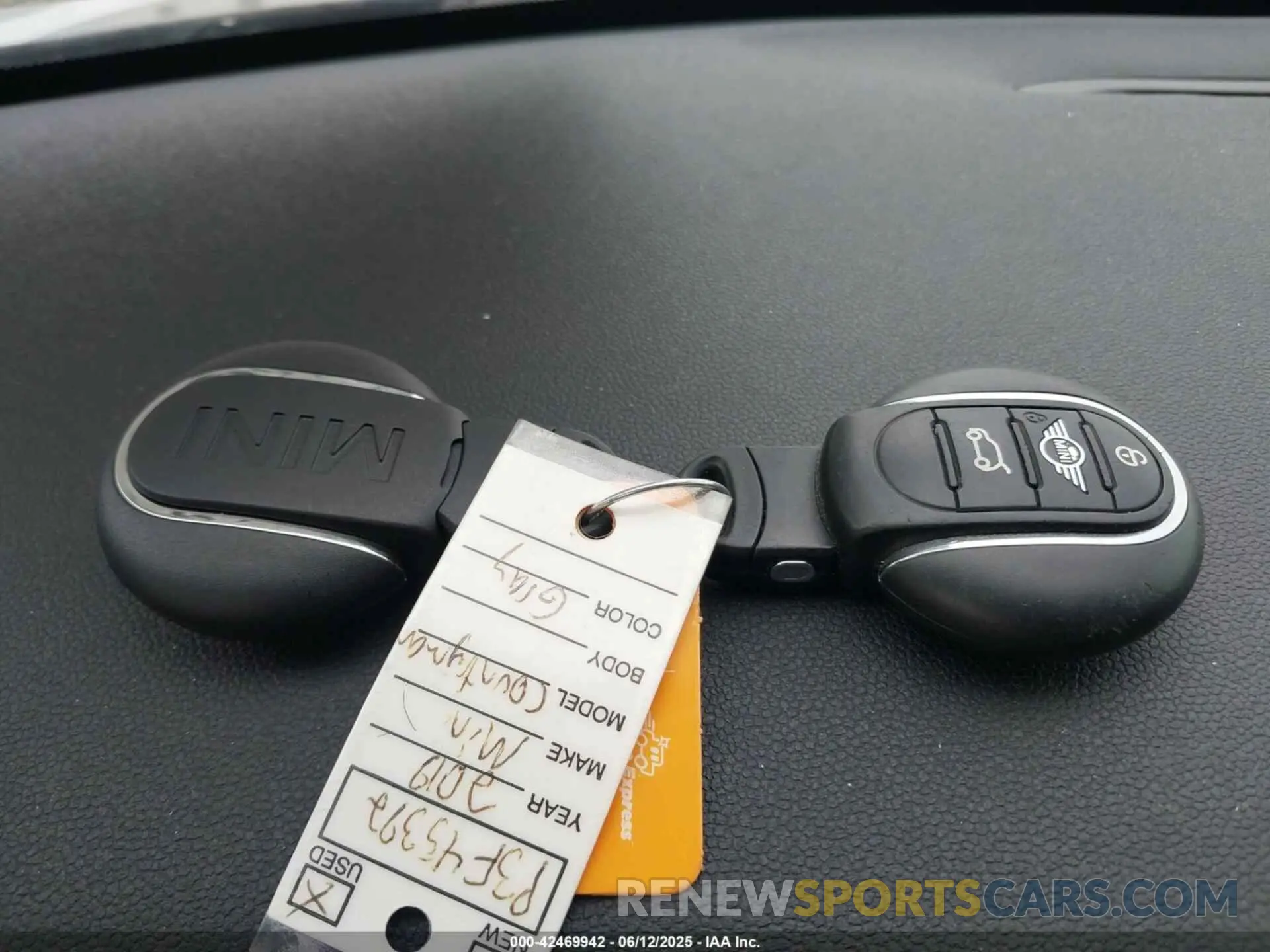 11 Photograph of a damaged car WMZYS7C52K3F45392 MINI COUNTRYMAN 2019