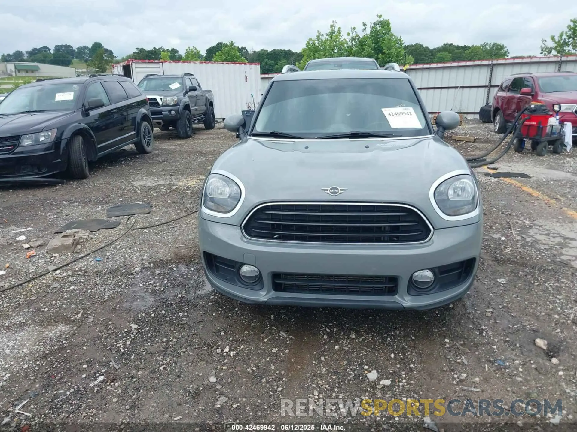 12 Photograph of a damaged car WMZYS7C52K3F45392 MINI COUNTRYMAN 2019