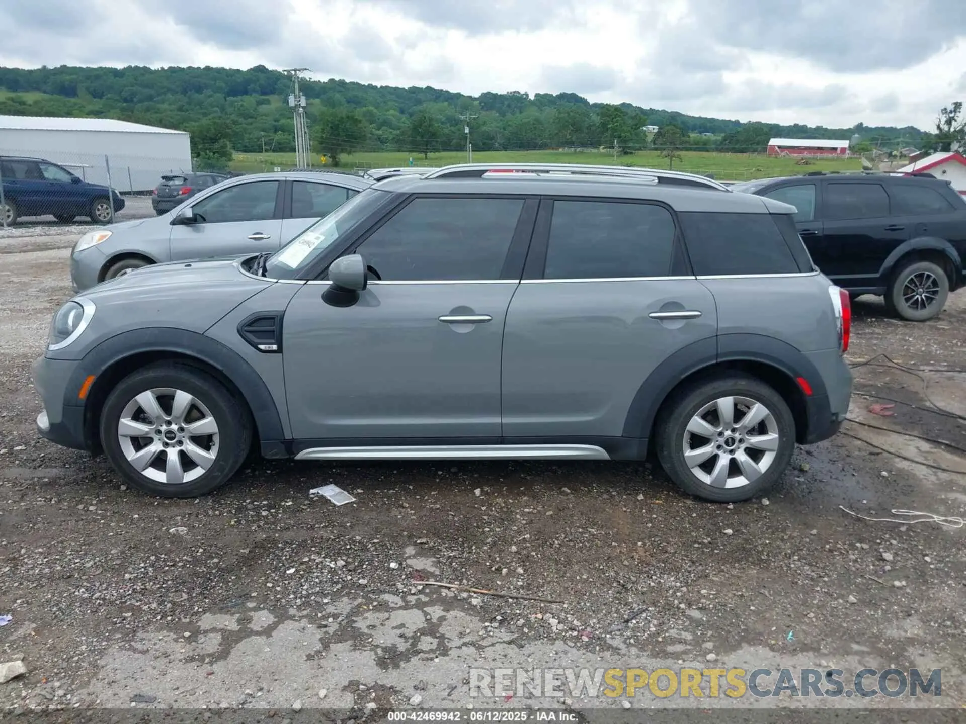 14 Photograph of a damaged car WMZYS7C52K3F45392 MINI COUNTRYMAN 2019
