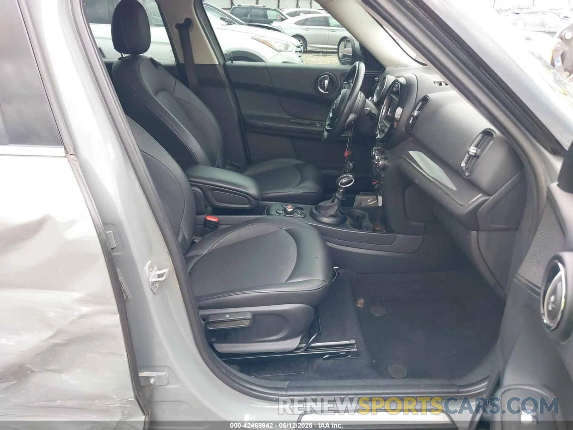 5 Photograph of a damaged car WMZYS7C52K3F45392 MINI COUNTRYMAN 2019