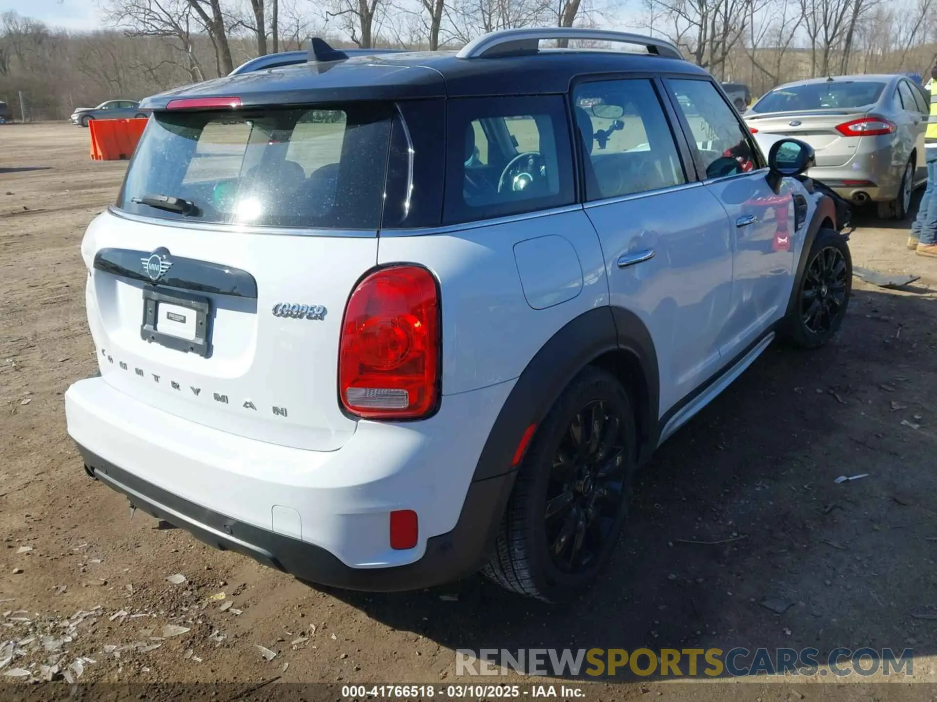 4 Photograph of a damaged car WMZYS7C55K3F46617 MINI COUNTRYMAN 2019