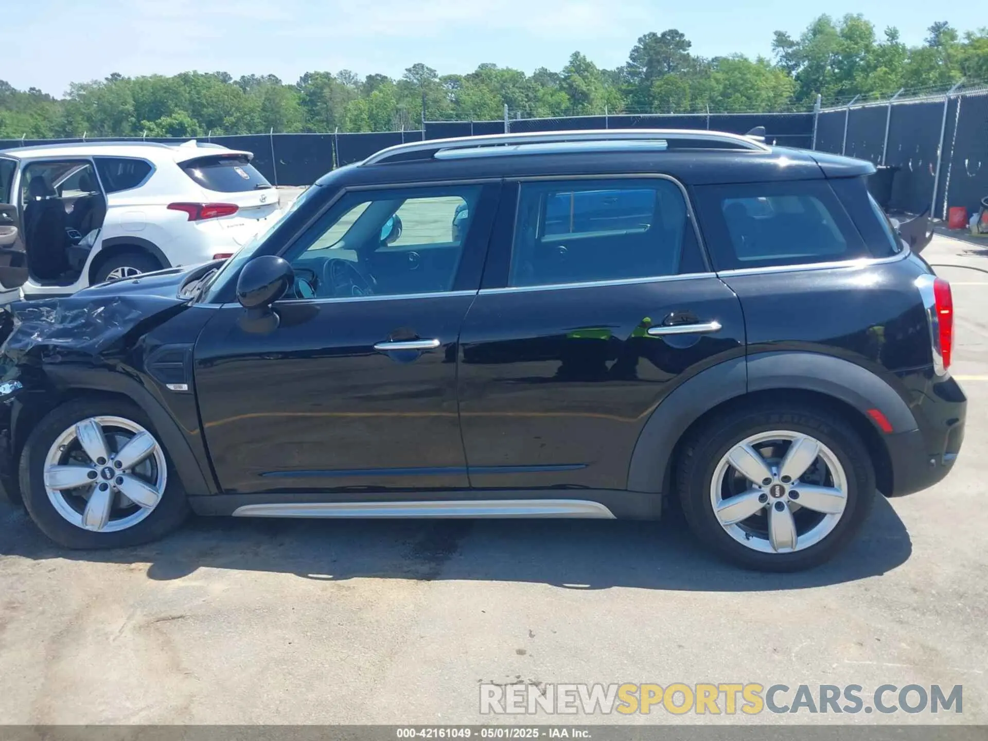 14 Photograph of a damaged car WMZYS7C57K3F46747 MINI COUNTRYMAN 2019