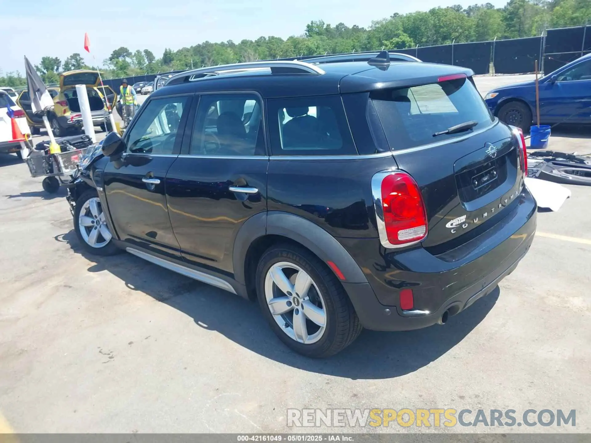 3 Photograph of a damaged car WMZYS7C57K3F46747 MINI COUNTRYMAN 2019