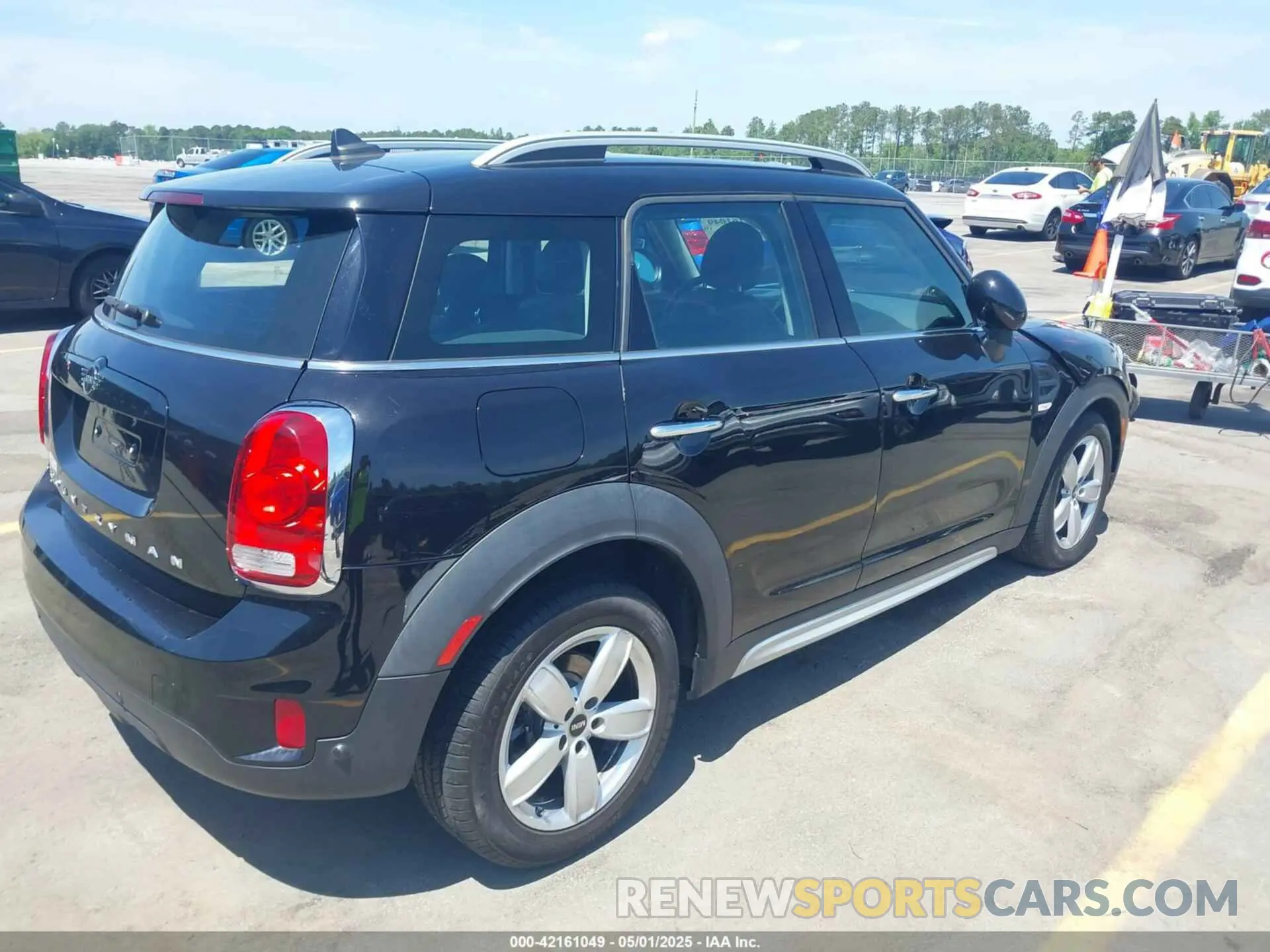4 Photograph of a damaged car WMZYS7C57K3F46747 MINI COUNTRYMAN 2019