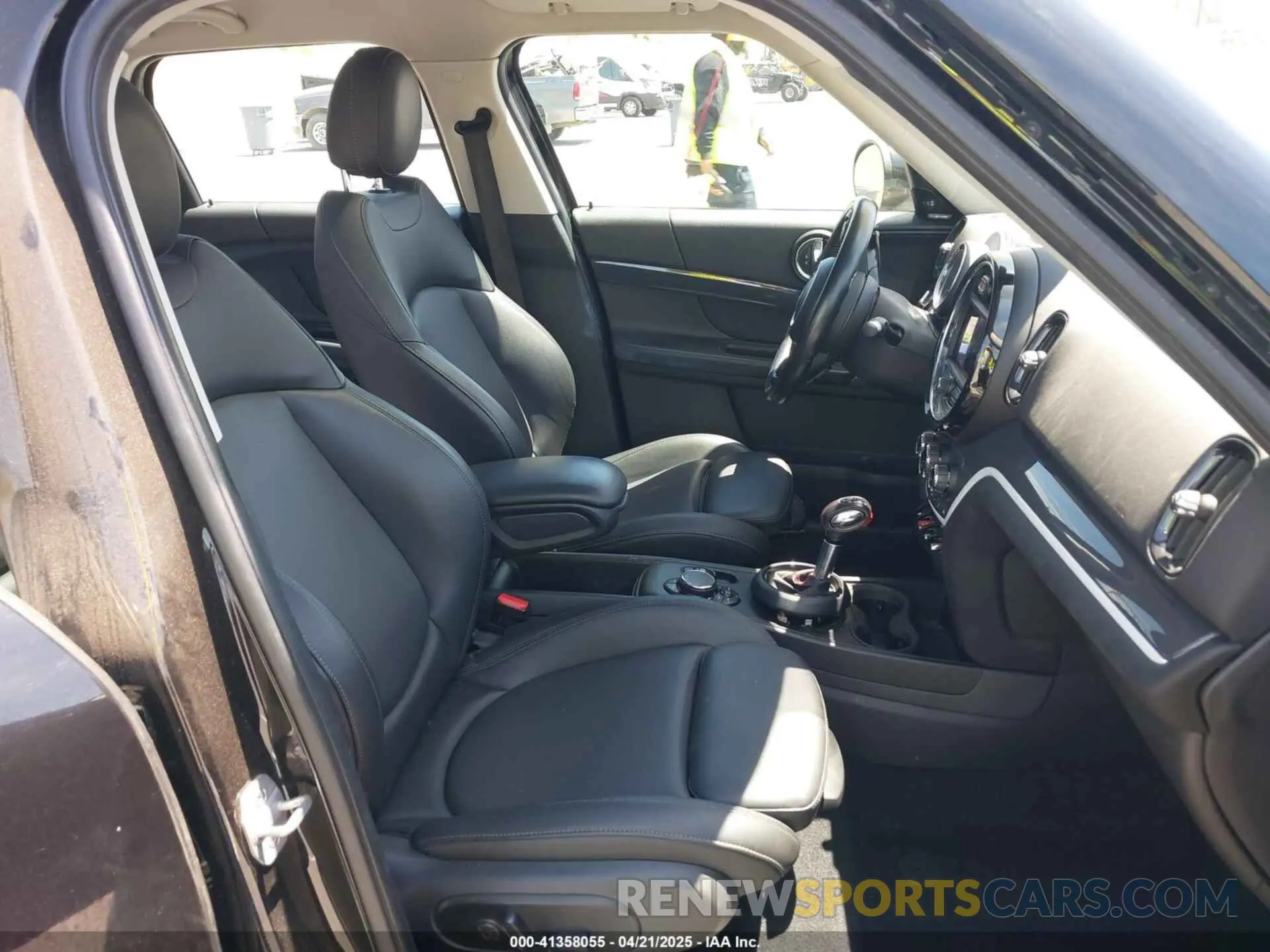 5 Photograph of a damaged car WMZYT3C51K3E95025 MINI COUNTRYMAN 2019
