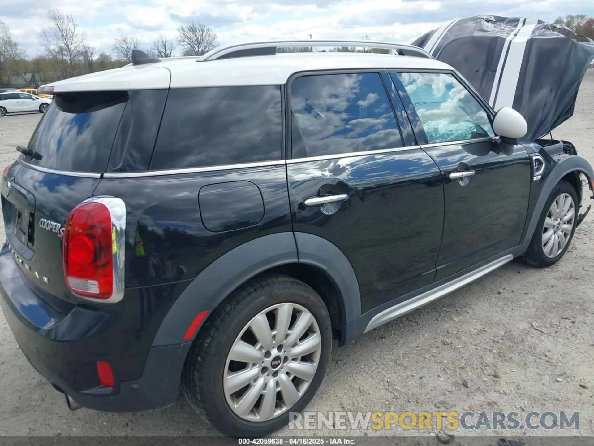 4 Photograph of a damaged car WMZYT3C53K3E97116 MINI COUNTRYMAN 2019