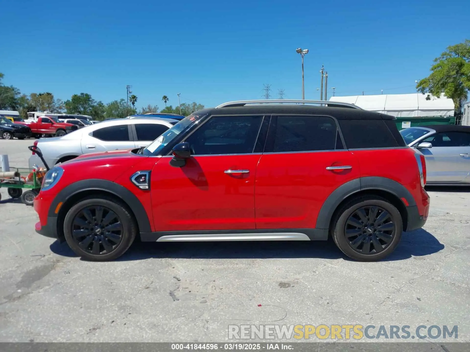 14 Photograph of a damaged car WMZYT3C55K3E97750 MINI COUNTRYMAN 2019