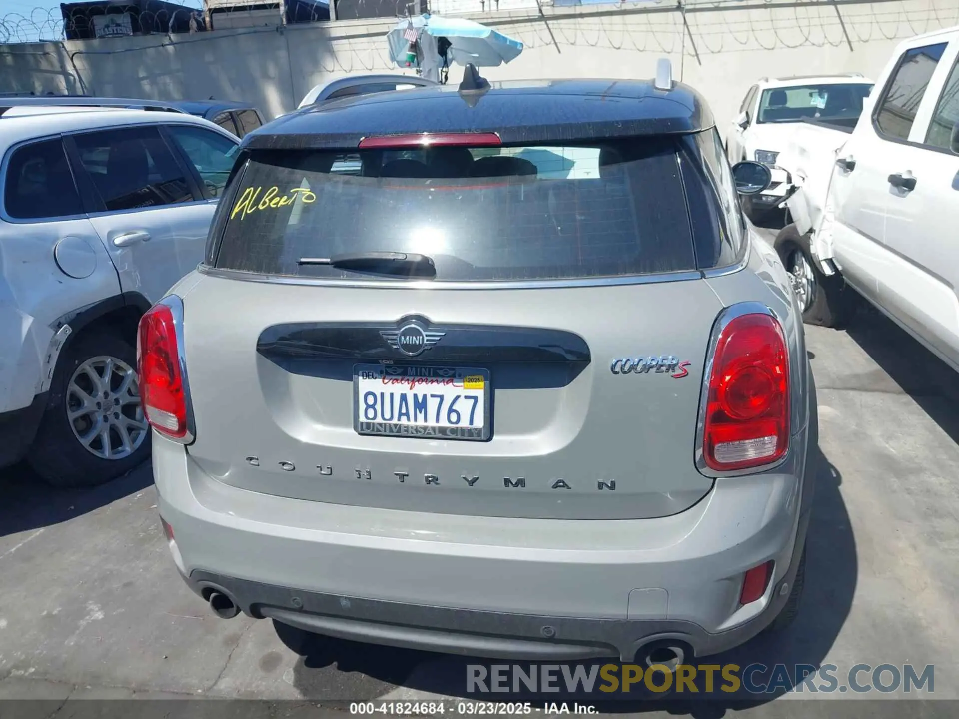 17 Photograph of a damaged car WMZYT3C58K3E98133 MINI COUNTRYMAN 2019