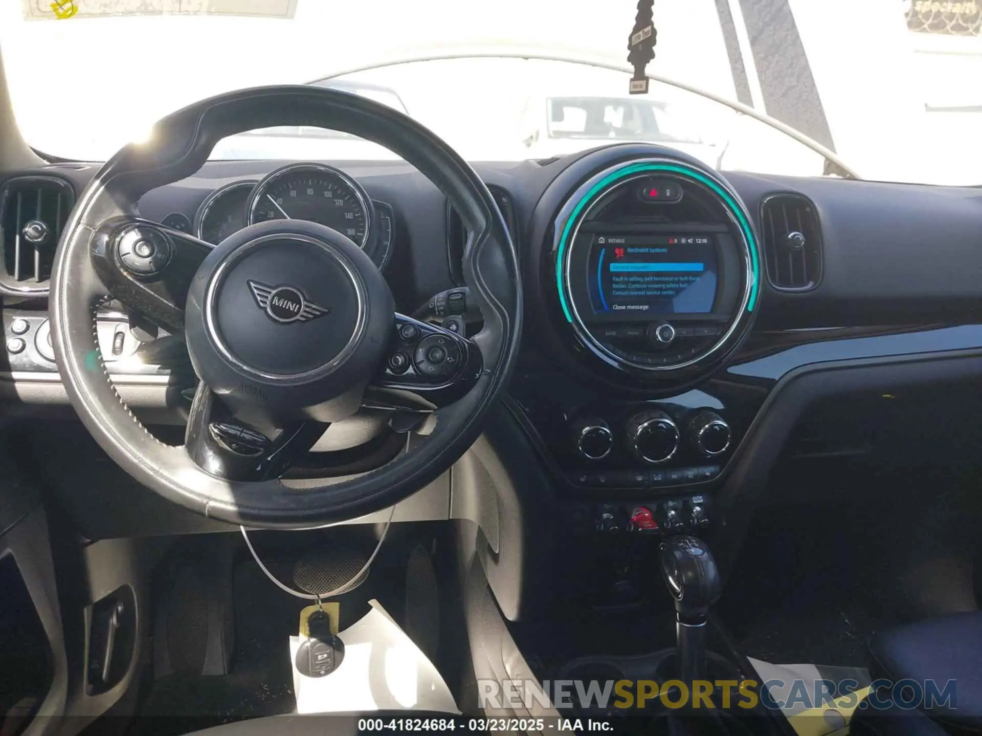 19 Photograph of a damaged car WMZYT3C58K3E98133 MINI COUNTRYMAN 2019