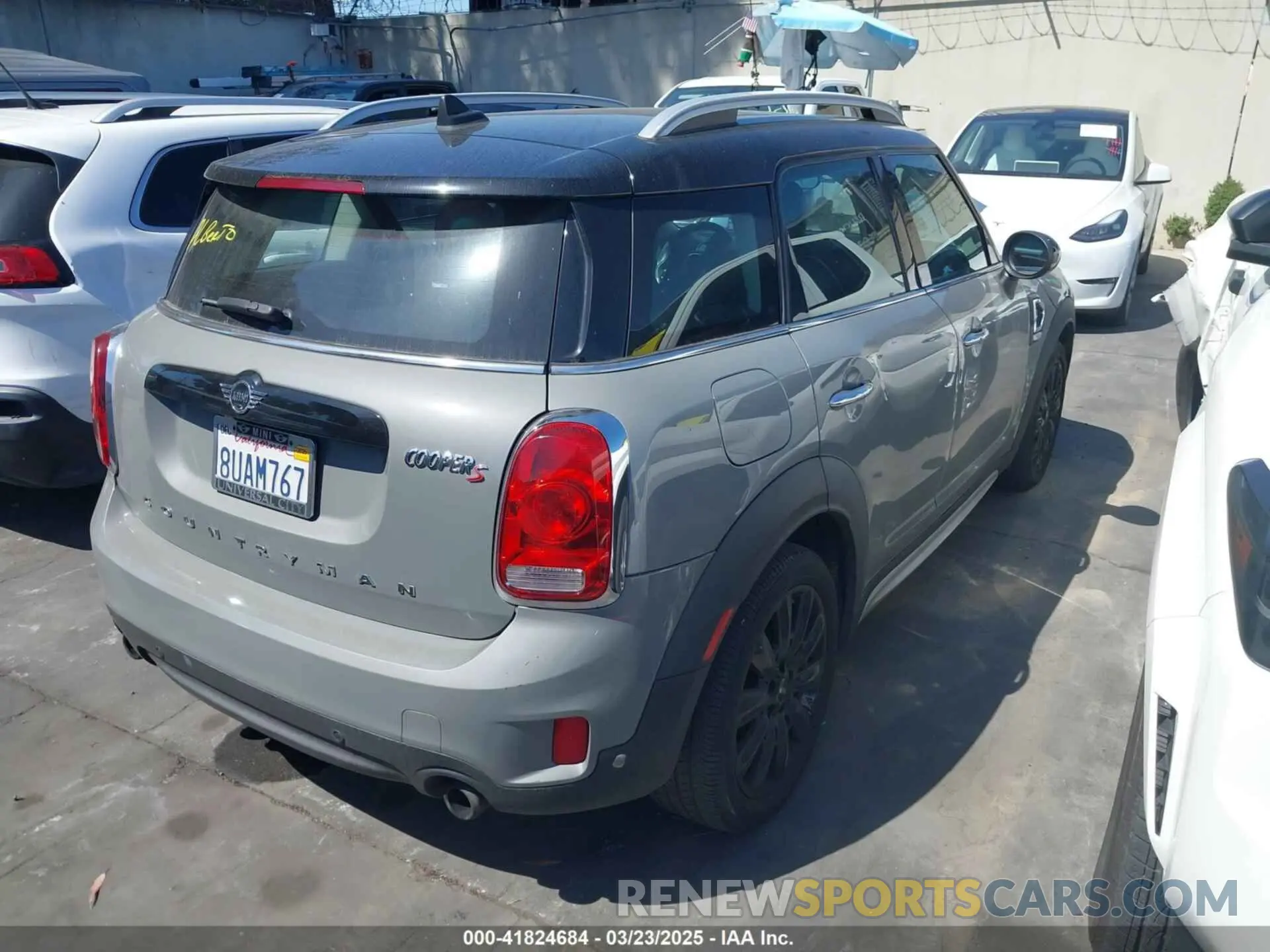 4 Photograph of a damaged car WMZYT3C58K3E98133 MINI COUNTRYMAN 2019