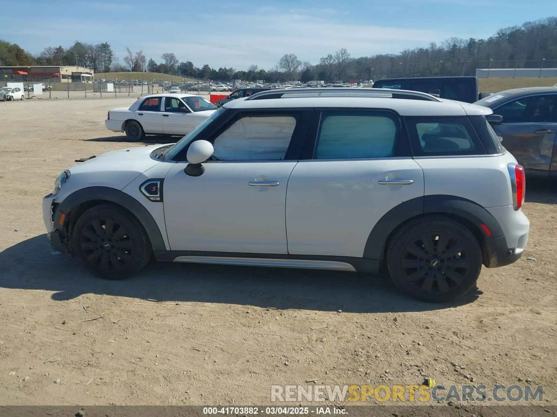 14 Photograph of a damaged car WMZYT5C53K3G93102 MINI COUNTRYMAN 2019