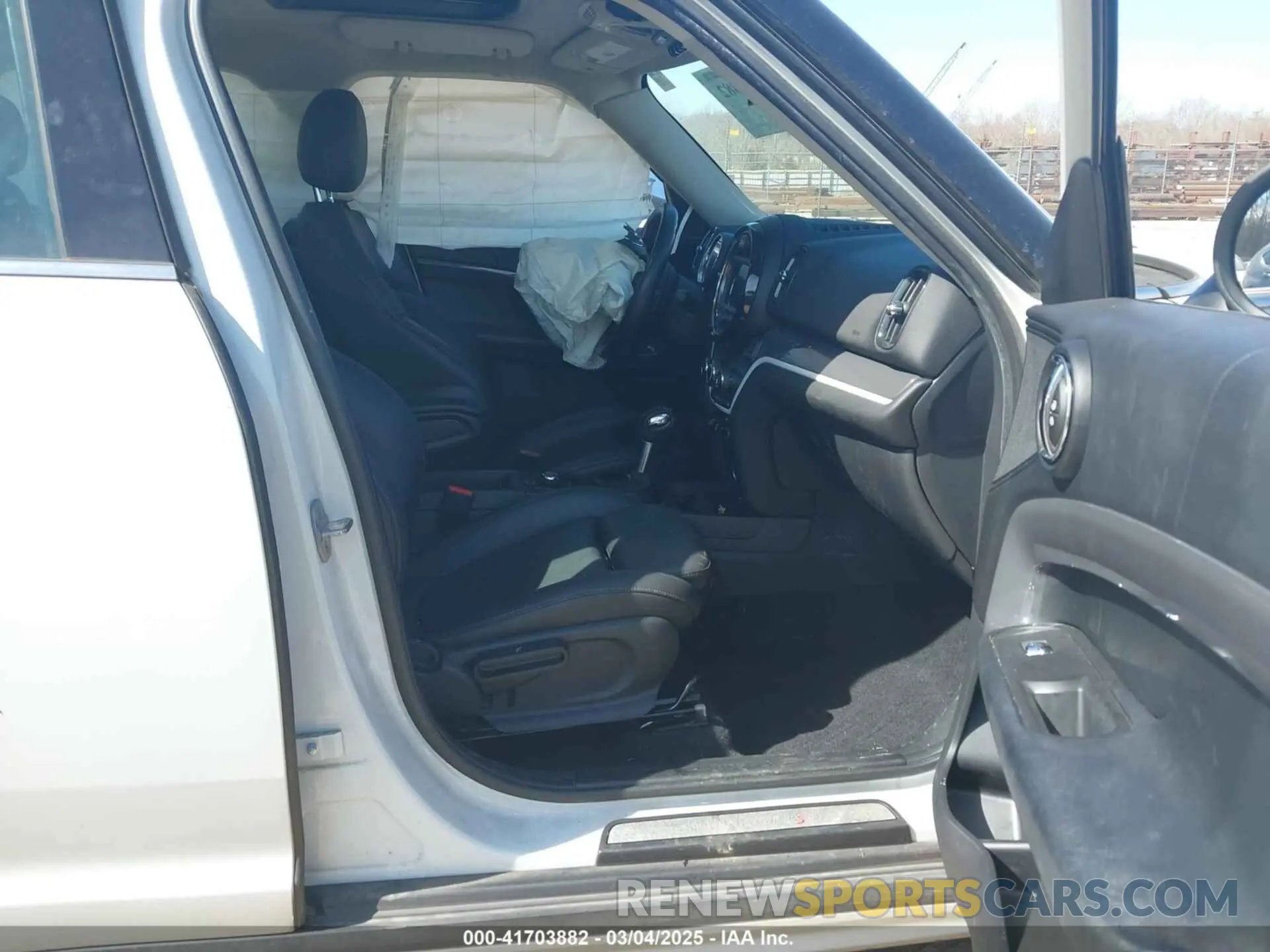 5 Photograph of a damaged car WMZYT5C53K3G93102 MINI COUNTRYMAN 2019