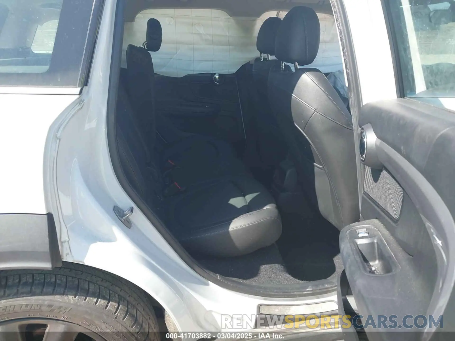 8 Photograph of a damaged car WMZYT5C53K3G93102 MINI COUNTRYMAN 2019