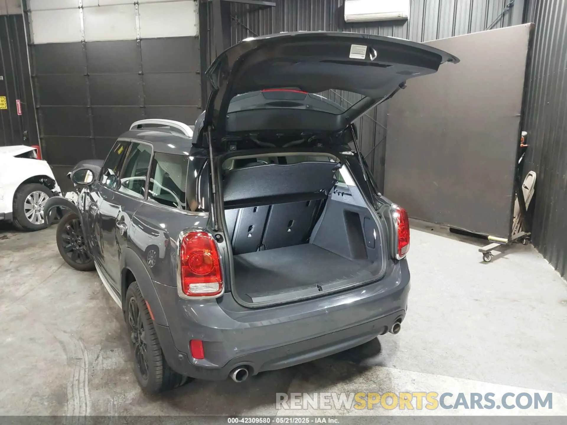 3 Photograph of a damaged car WMZYT5C57K3E64051 MINI COUNTRYMAN 2019