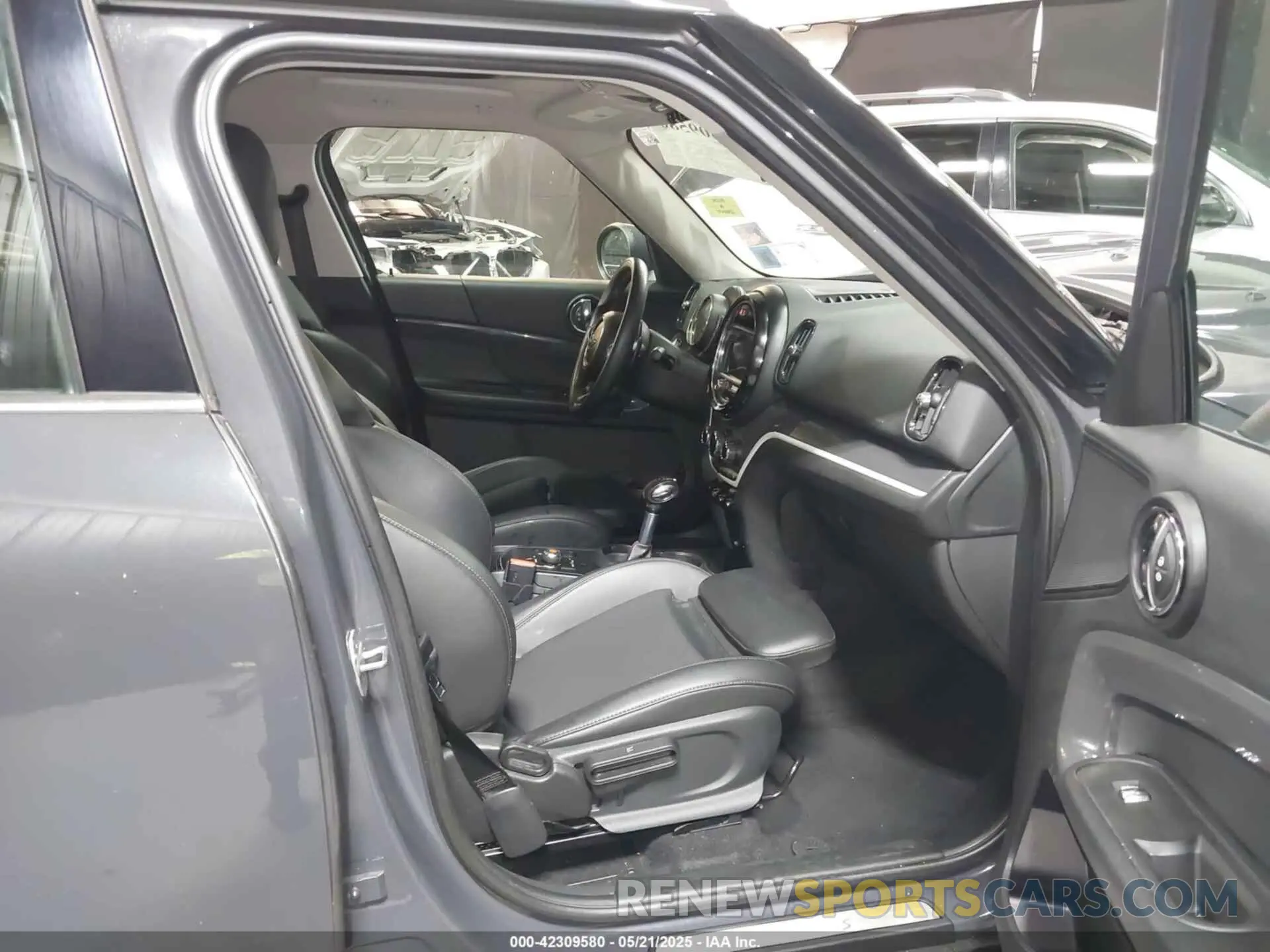5 Photograph of a damaged car WMZYT5C57K3E64051 MINI COUNTRYMAN 2019