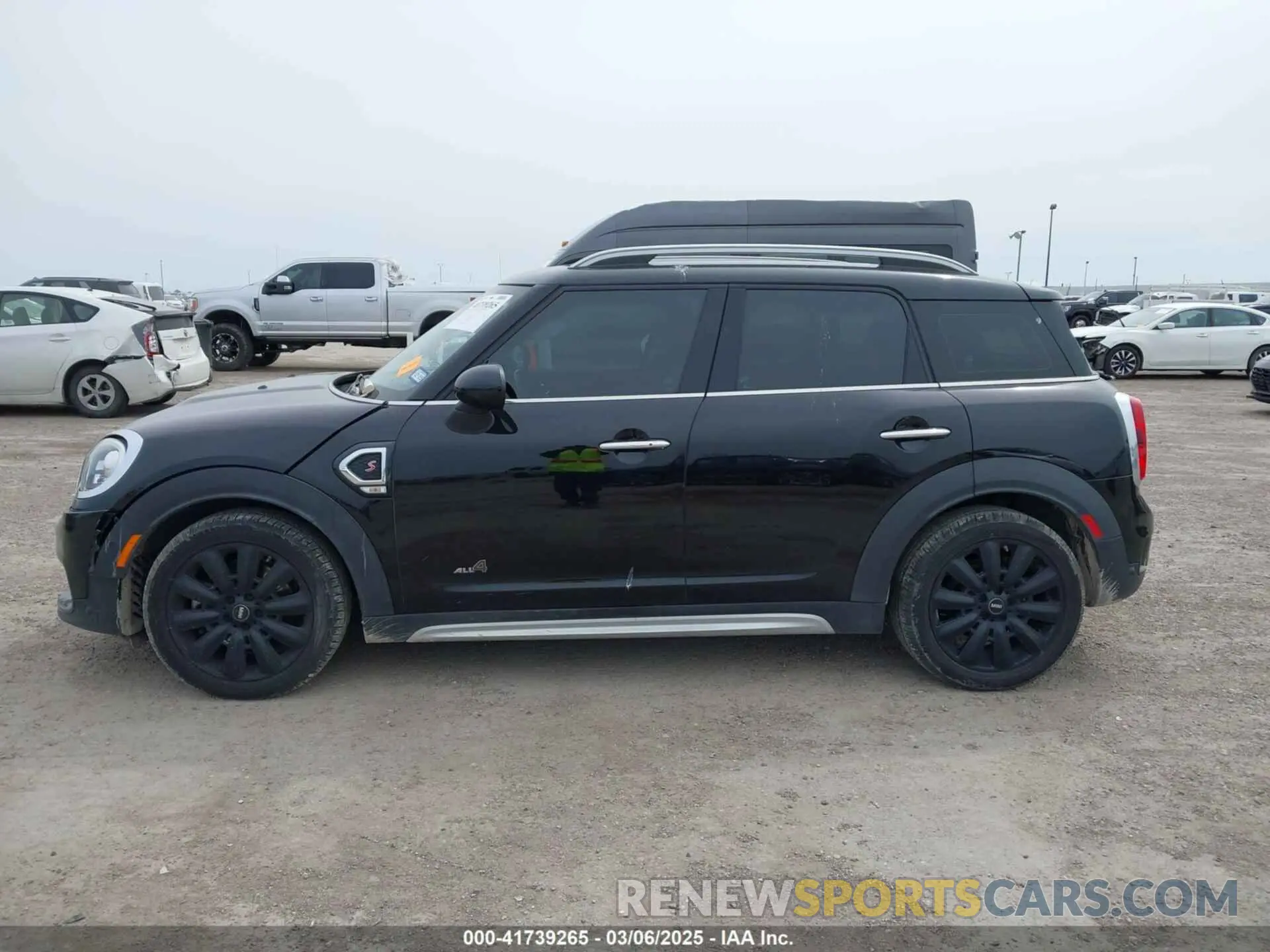 14 Photograph of a damaged car WMZYT5C58K3E64351 MINI COUNTRYMAN 2019