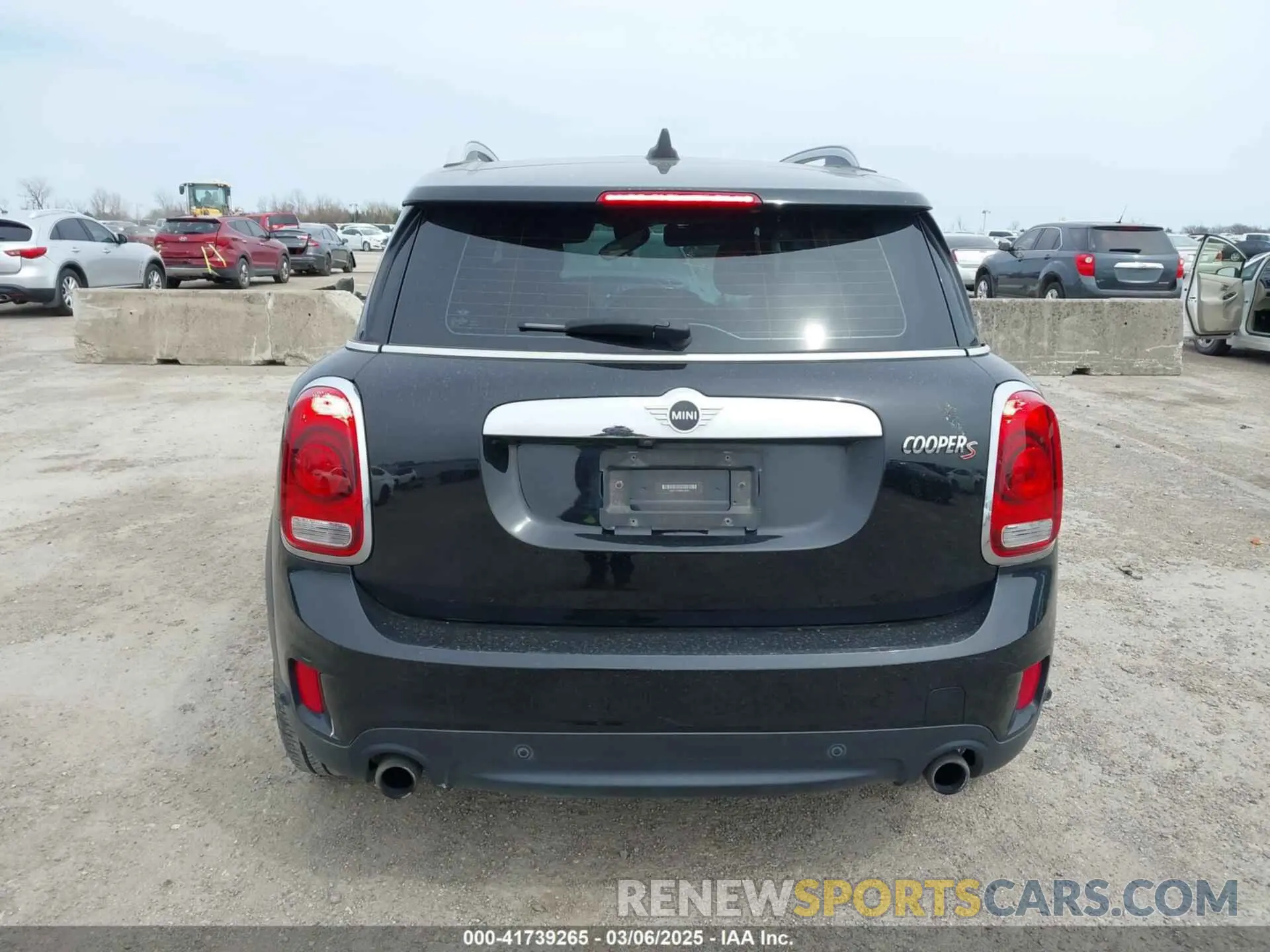 16 Photograph of a damaged car WMZYT5C58K3E64351 MINI COUNTRYMAN 2019
