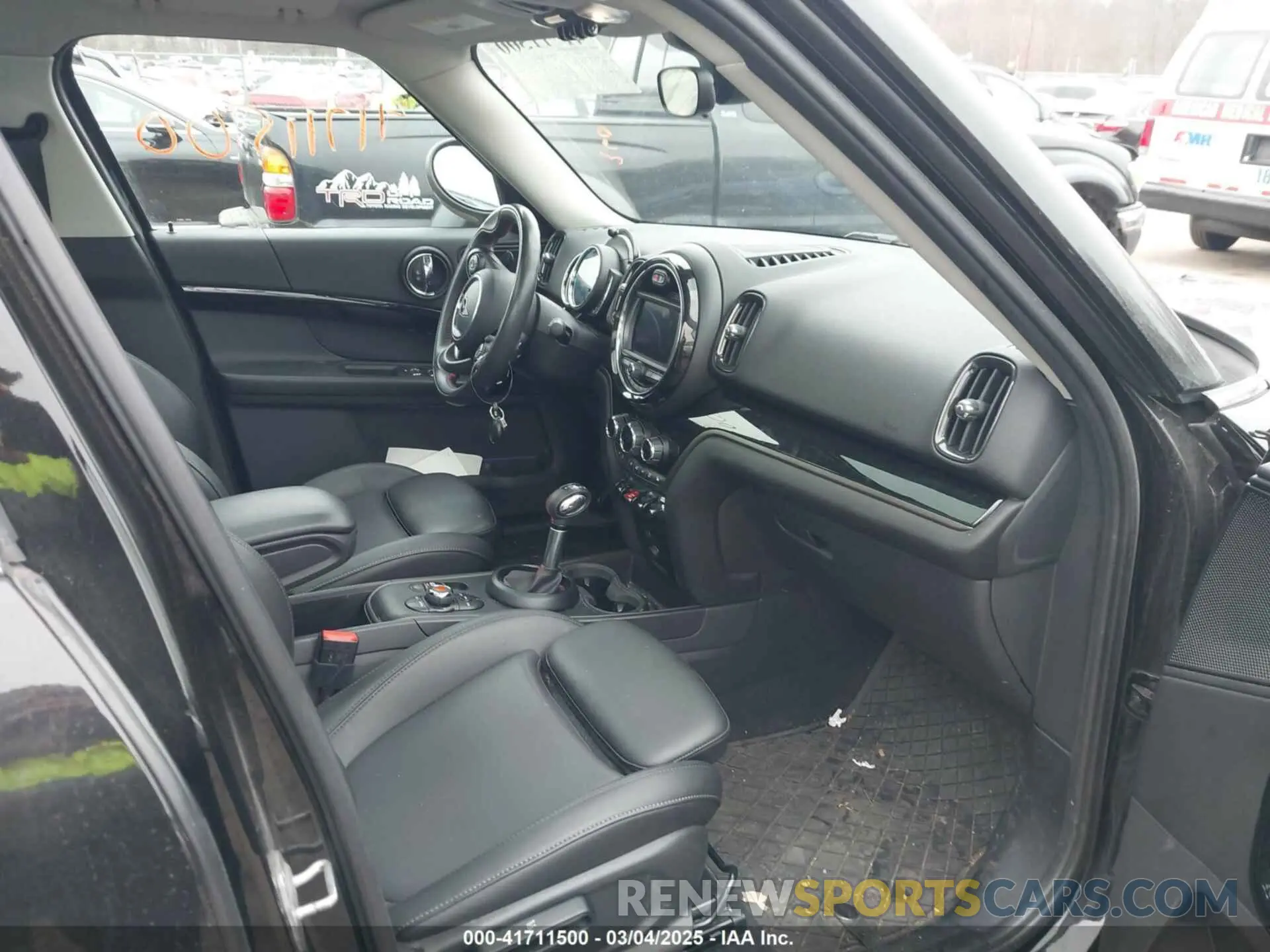 5 Photograph of a damaged car WMZYT5C58K3J87679 MINI COUNTRYMAN 2019
