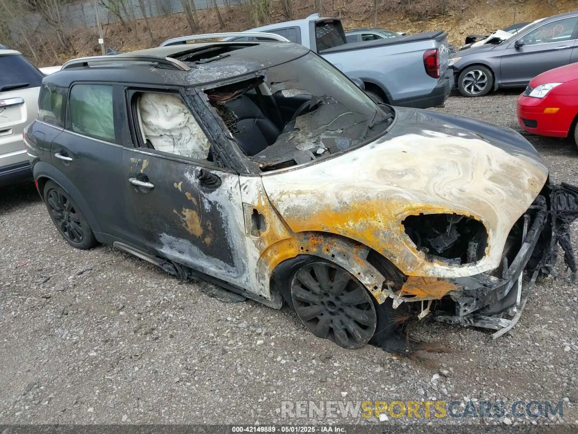 1 Photograph of a damaged car WMZYT5C59K3E64682 MINI COUNTRYMAN 2019