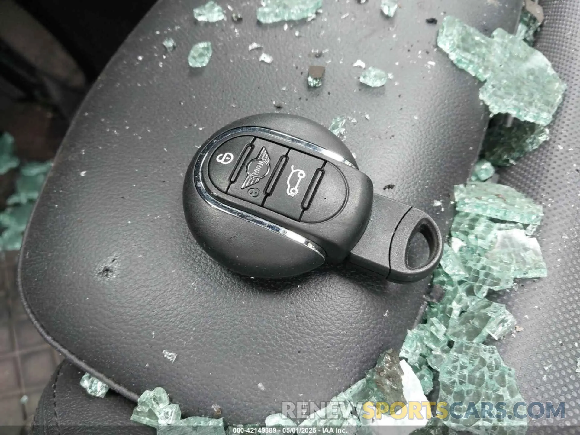 11 Photograph of a damaged car WMZYT5C59K3E64682 MINI COUNTRYMAN 2019