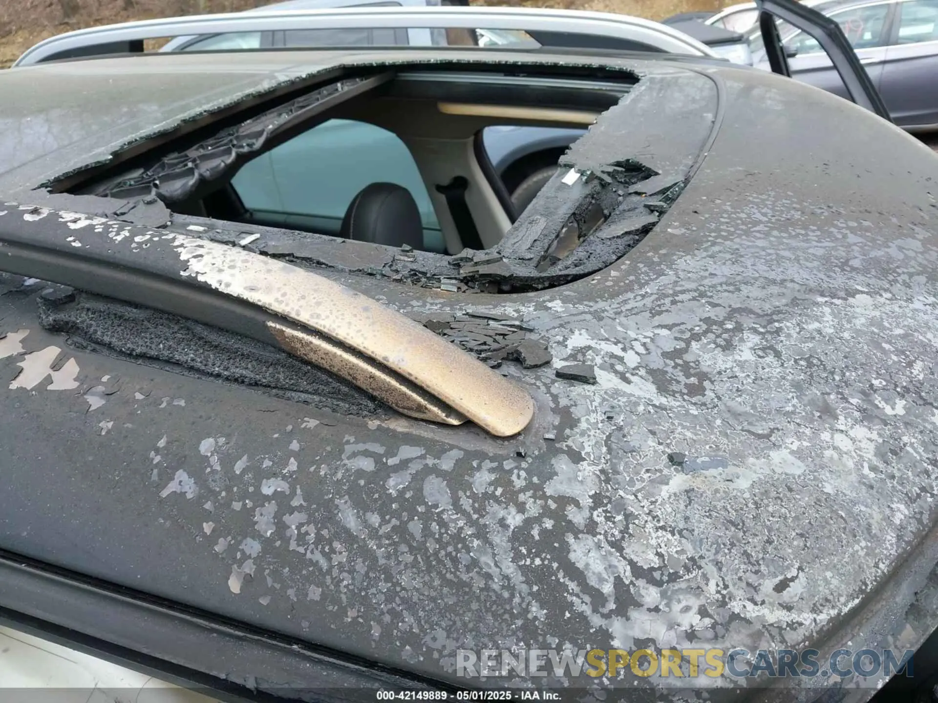 16 Photograph of a damaged car WMZYT5C59K3E64682 MINI COUNTRYMAN 2019