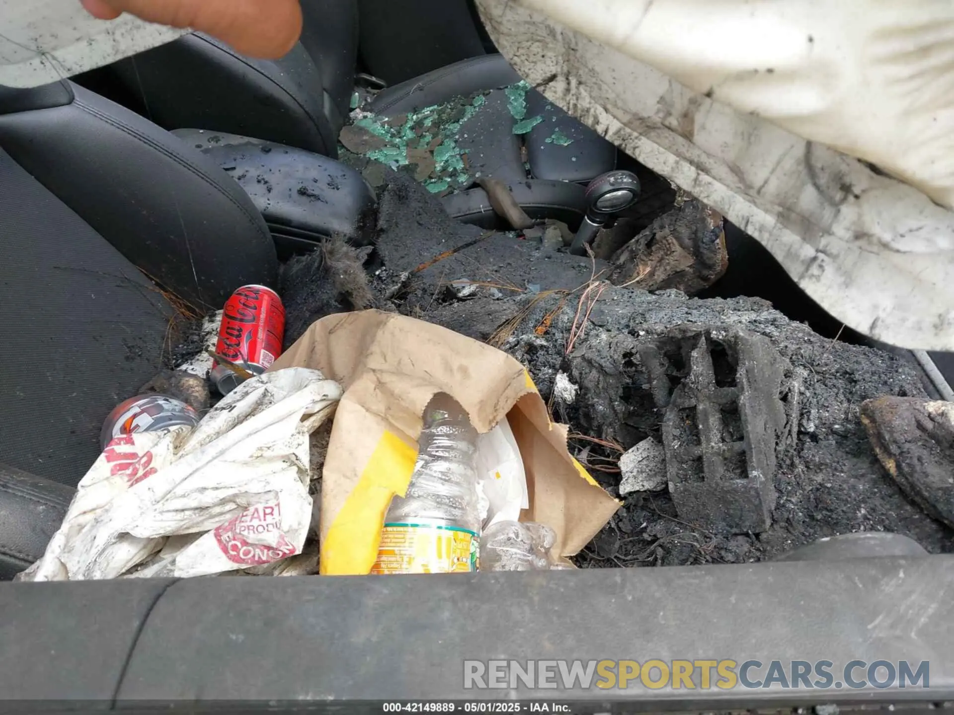 5 Photograph of a damaged car WMZYT5C59K3E64682 MINI COUNTRYMAN 2019