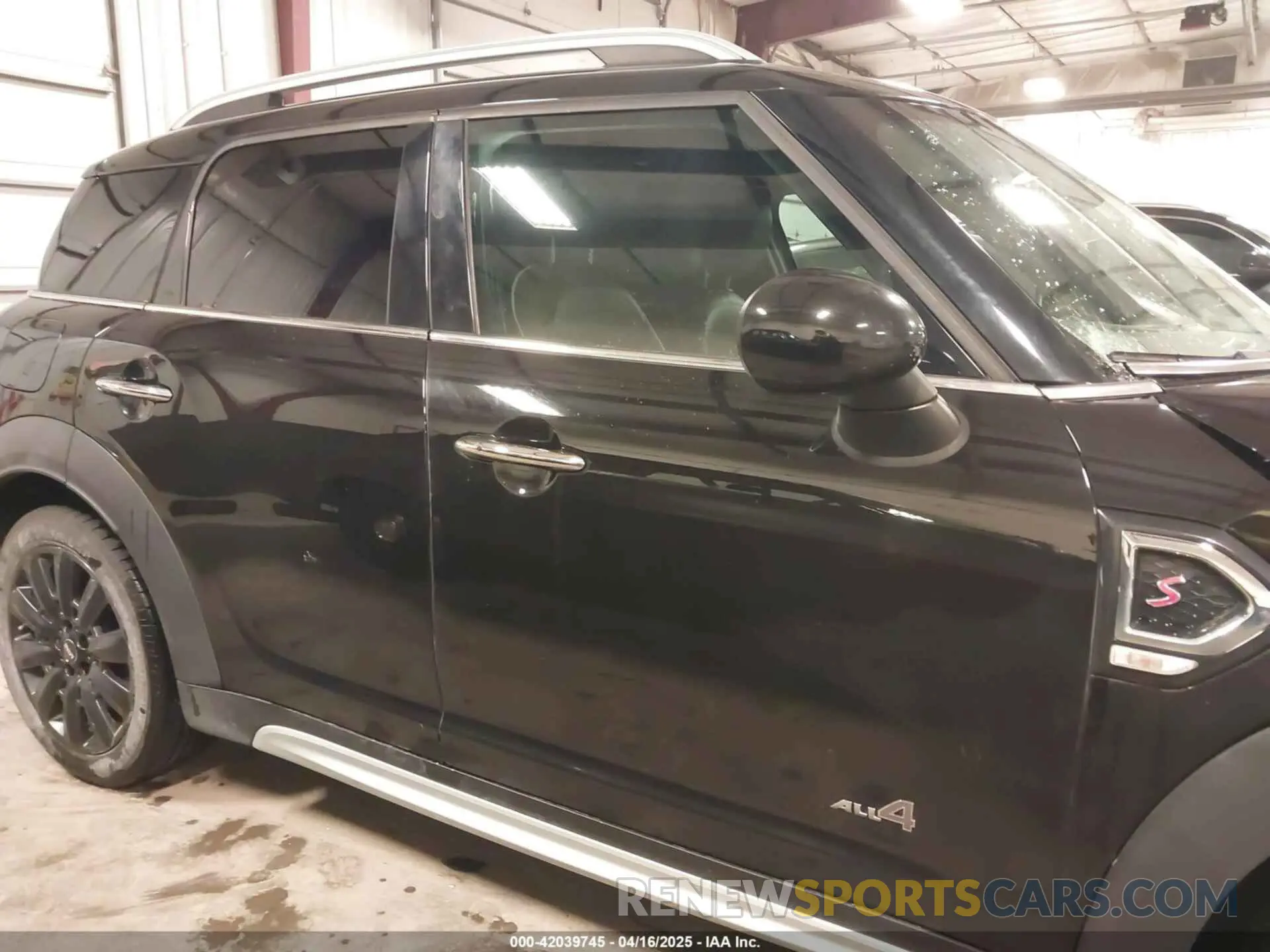 14 Photograph of a damaged car WMZYT5C59K3G91029 MINI COUNTRYMAN 2019