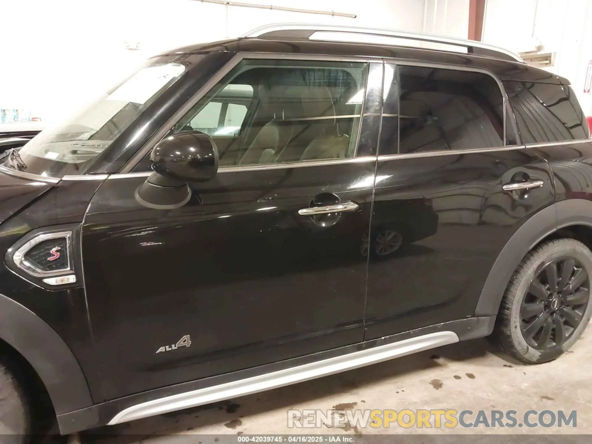 15 Photograph of a damaged car WMZYT5C59K3G91029 MINI COUNTRYMAN 2019