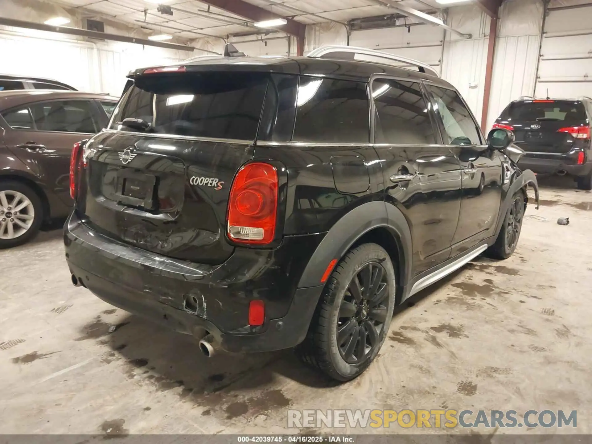 4 Photograph of a damaged car WMZYT5C59K3G91029 MINI COUNTRYMAN 2019