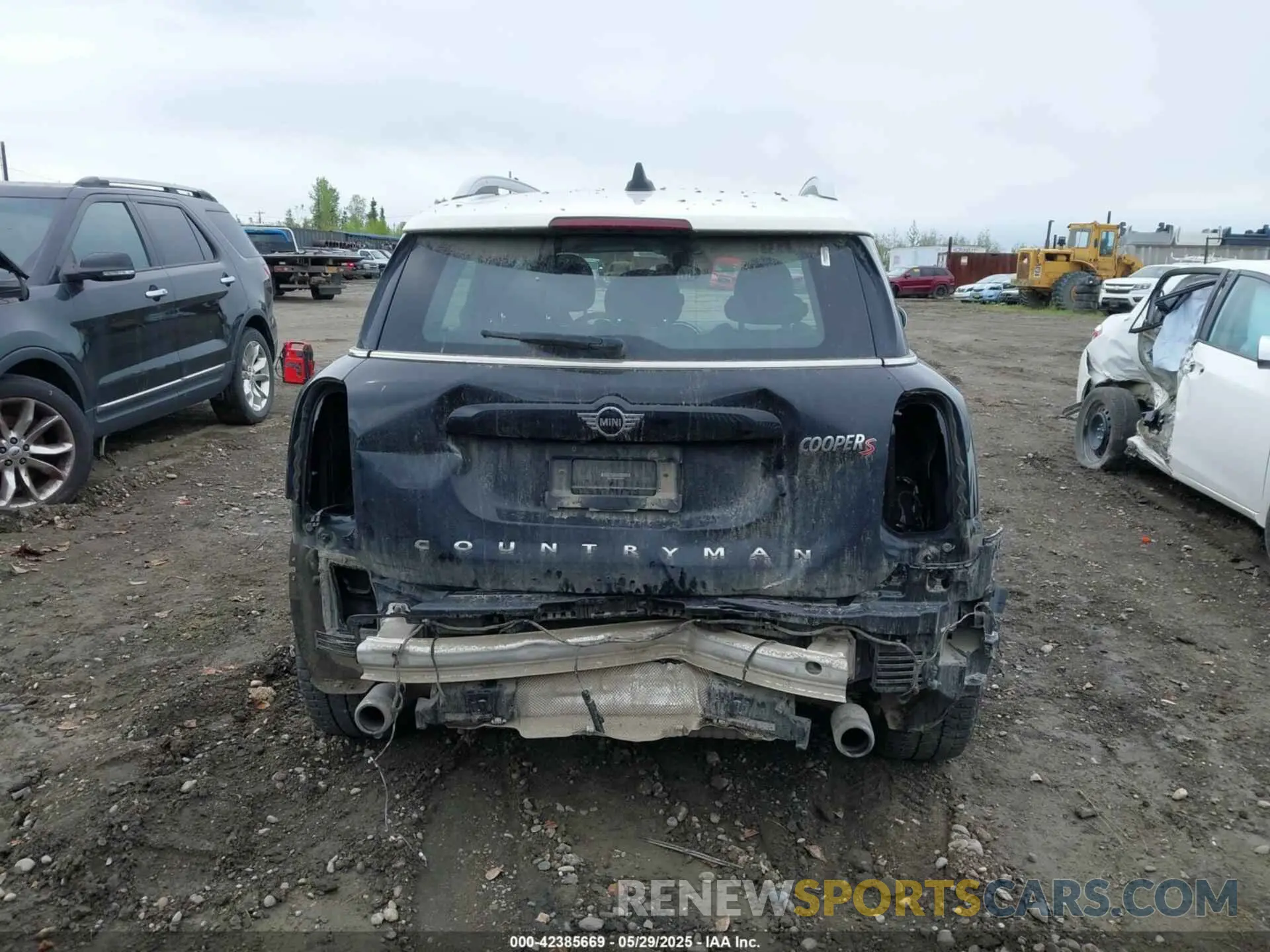 17 Photograph of a damaged car WMZYT5C5XK3E69664 MINI COUNTRYMAN 2019