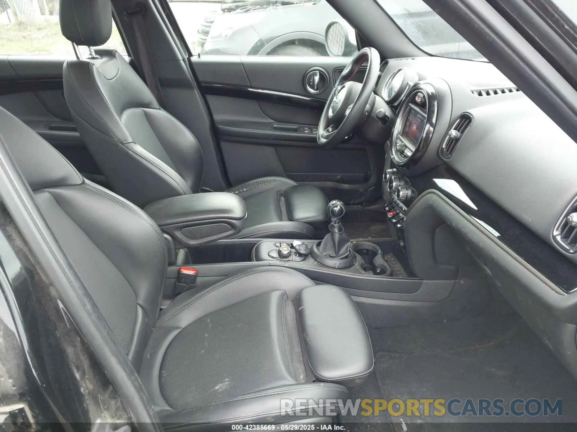 5 Photograph of a damaged car WMZYT5C5XK3E69664 MINI COUNTRYMAN 2019