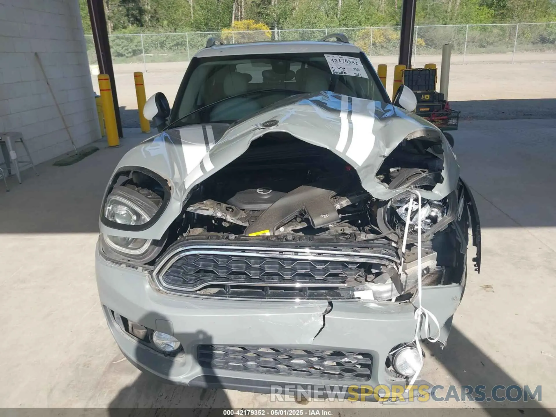 13 Photograph of a damaged car WMZYU7C55K3F93978 MINI COUNTRYMAN 2019