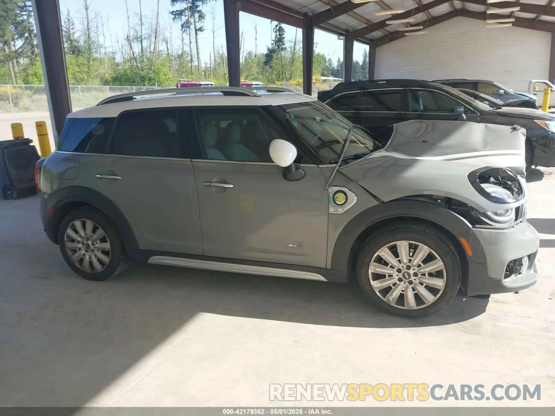 14 Photograph of a damaged car WMZYU7C55K3F93978 MINI COUNTRYMAN 2019