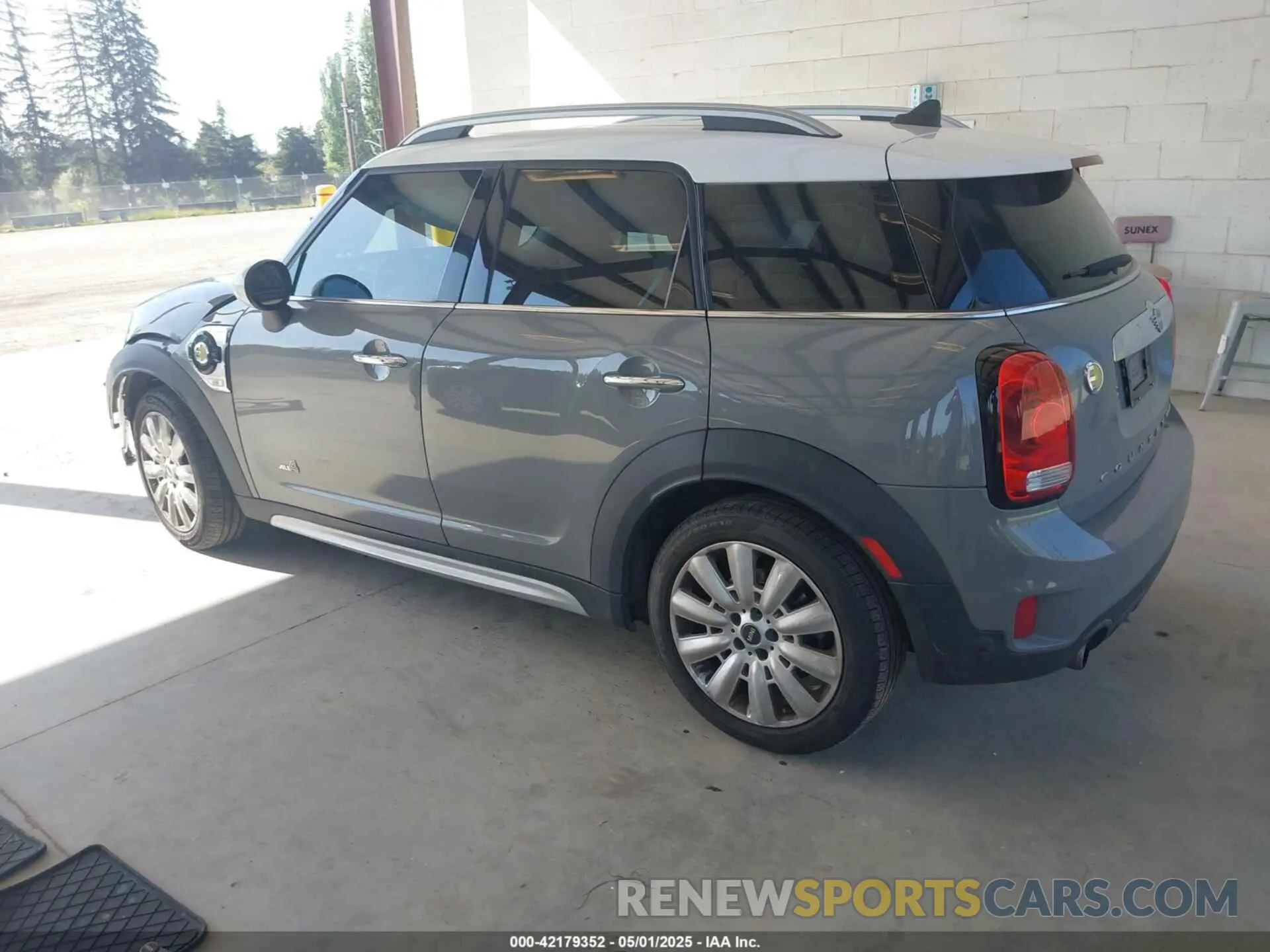 3 Photograph of a damaged car WMZYU7C55K3F93978 MINI COUNTRYMAN 2019