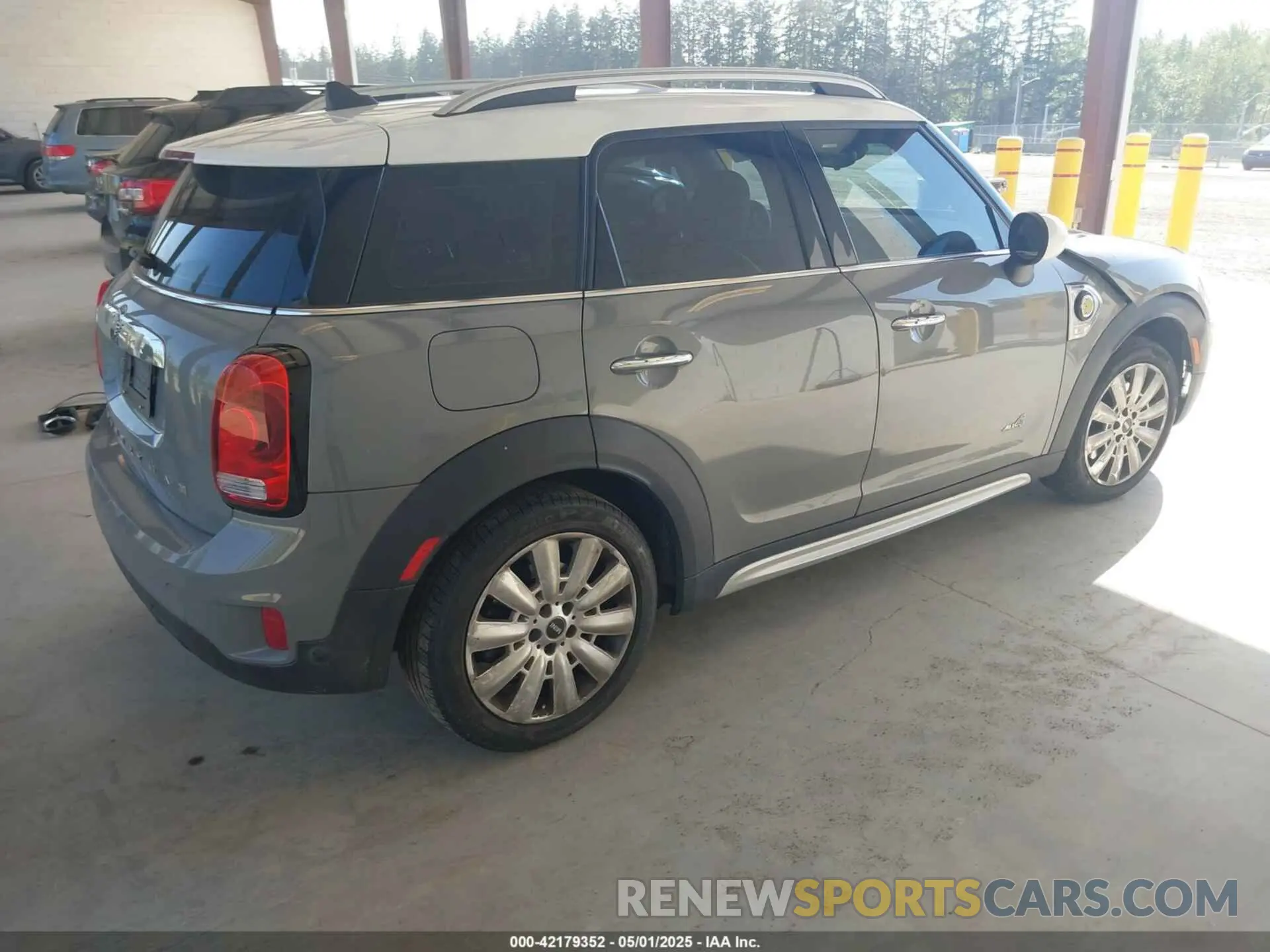 4 Photograph of a damaged car WMZYU7C55K3F93978 MINI COUNTRYMAN 2019
