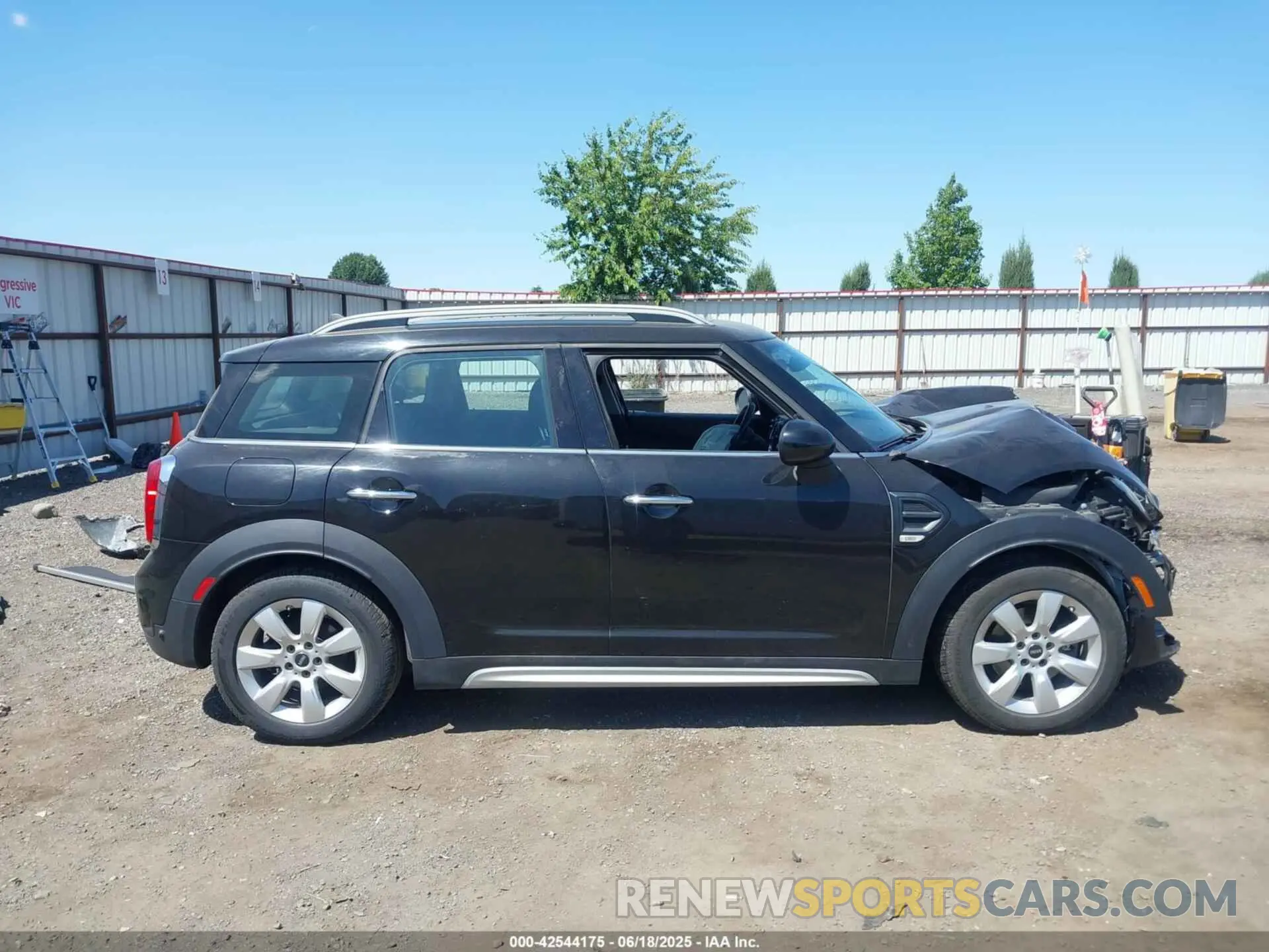 13 Photograph of a damaged car WMZYV5C50K3F57360 MINI COUNTRYMAN 2019