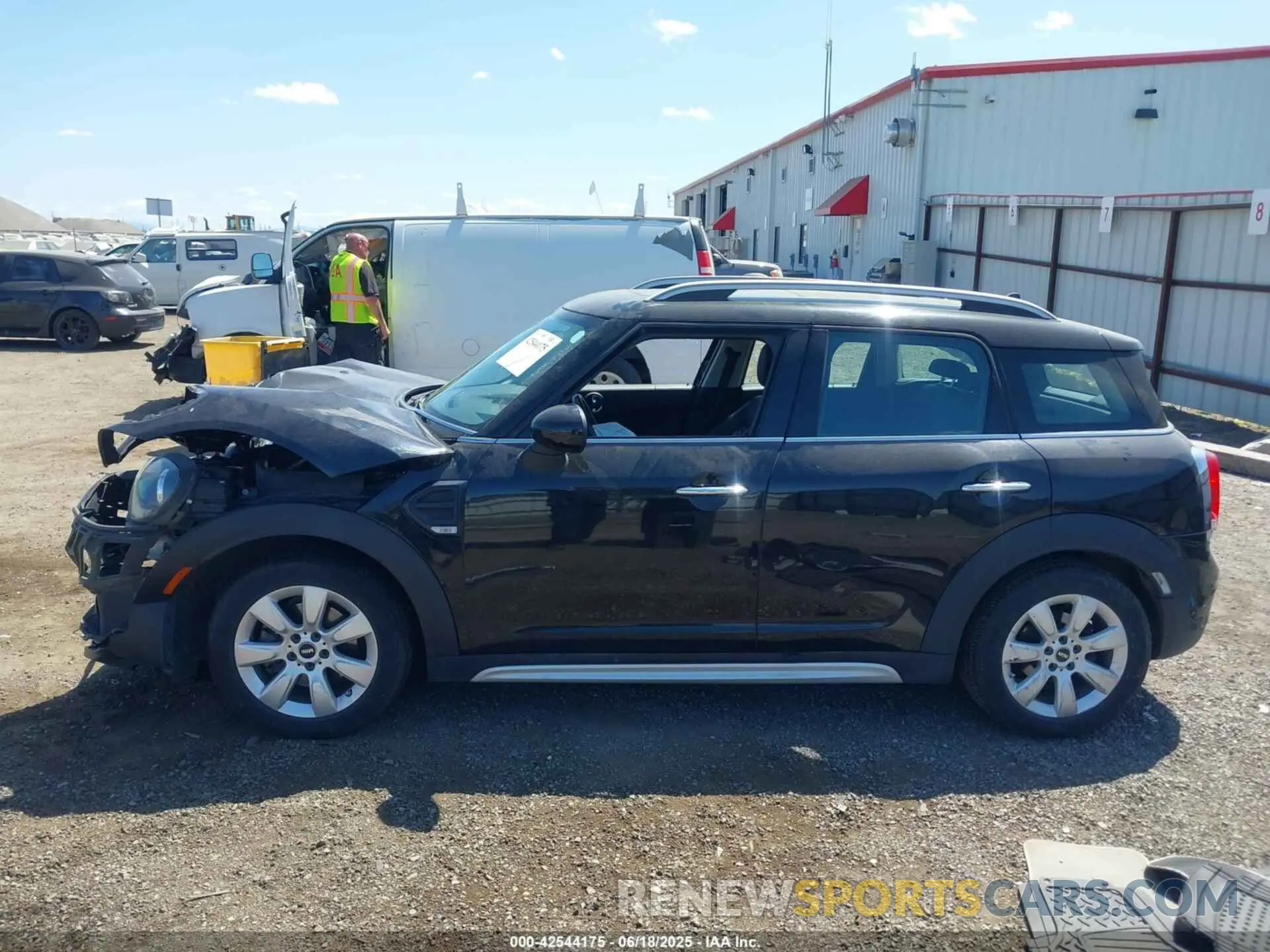14 Photograph of a damaged car WMZYV5C50K3F57360 MINI COUNTRYMAN 2019