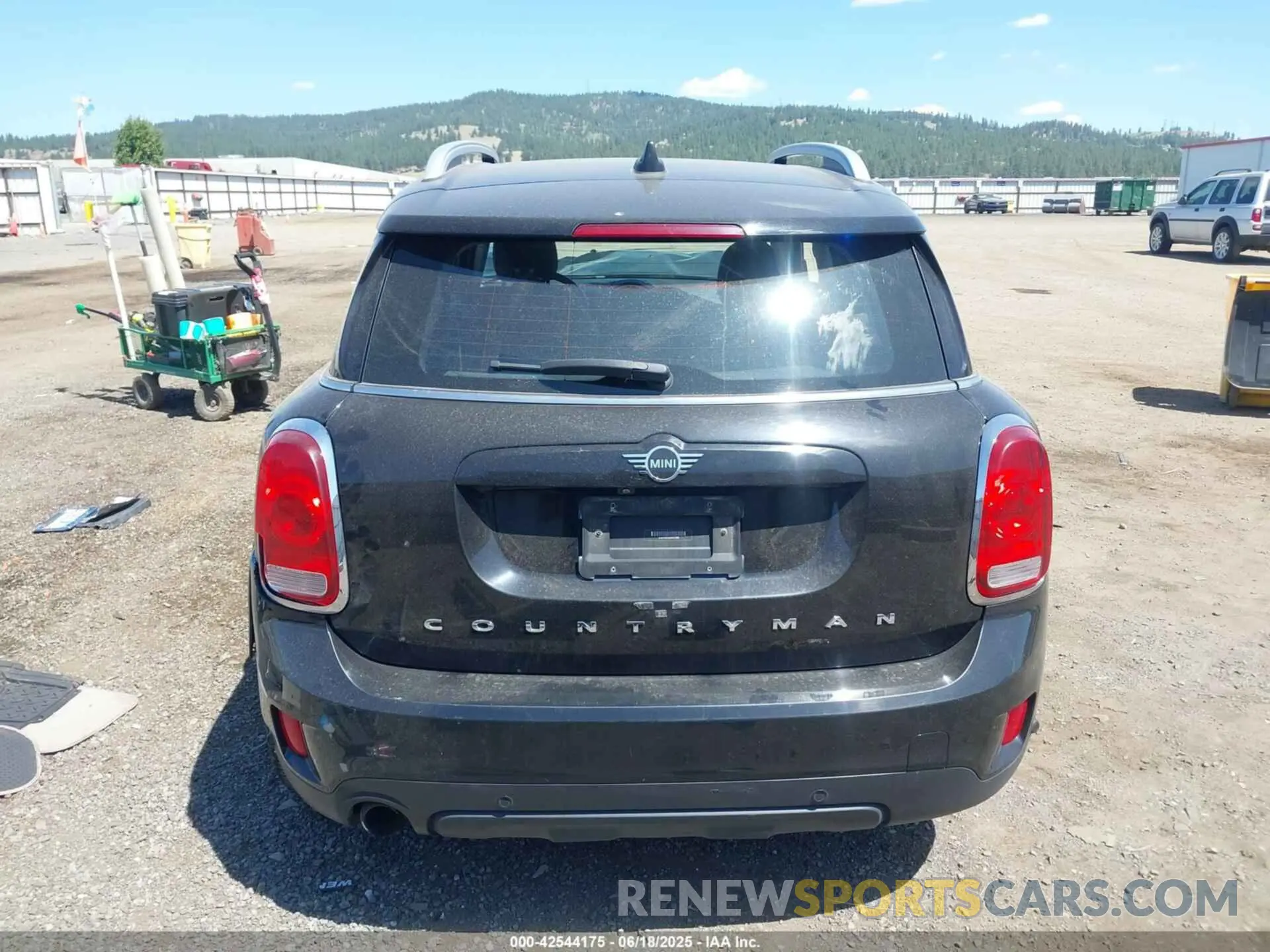16 Photograph of a damaged car WMZYV5C50K3F57360 MINI COUNTRYMAN 2019