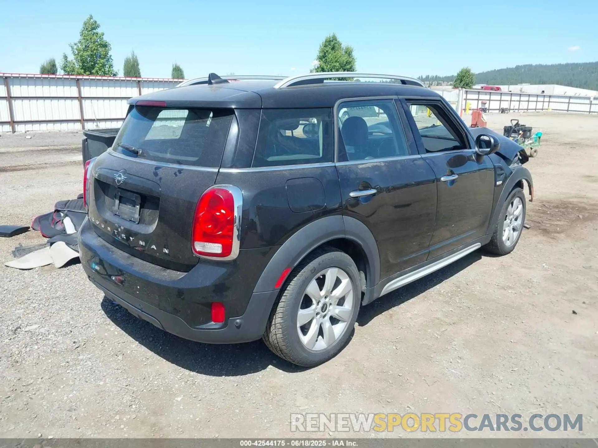 4 Photograph of a damaged car WMZYV5C50K3F57360 MINI COUNTRYMAN 2019