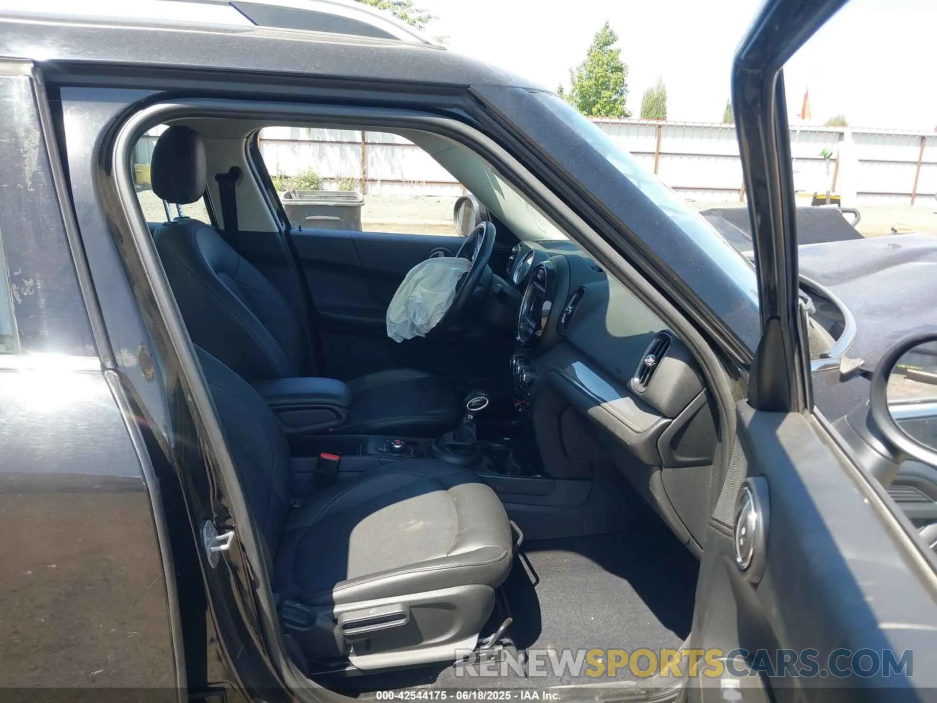 5 Photograph of a damaged car WMZYV5C50K3F57360 MINI COUNTRYMAN 2019