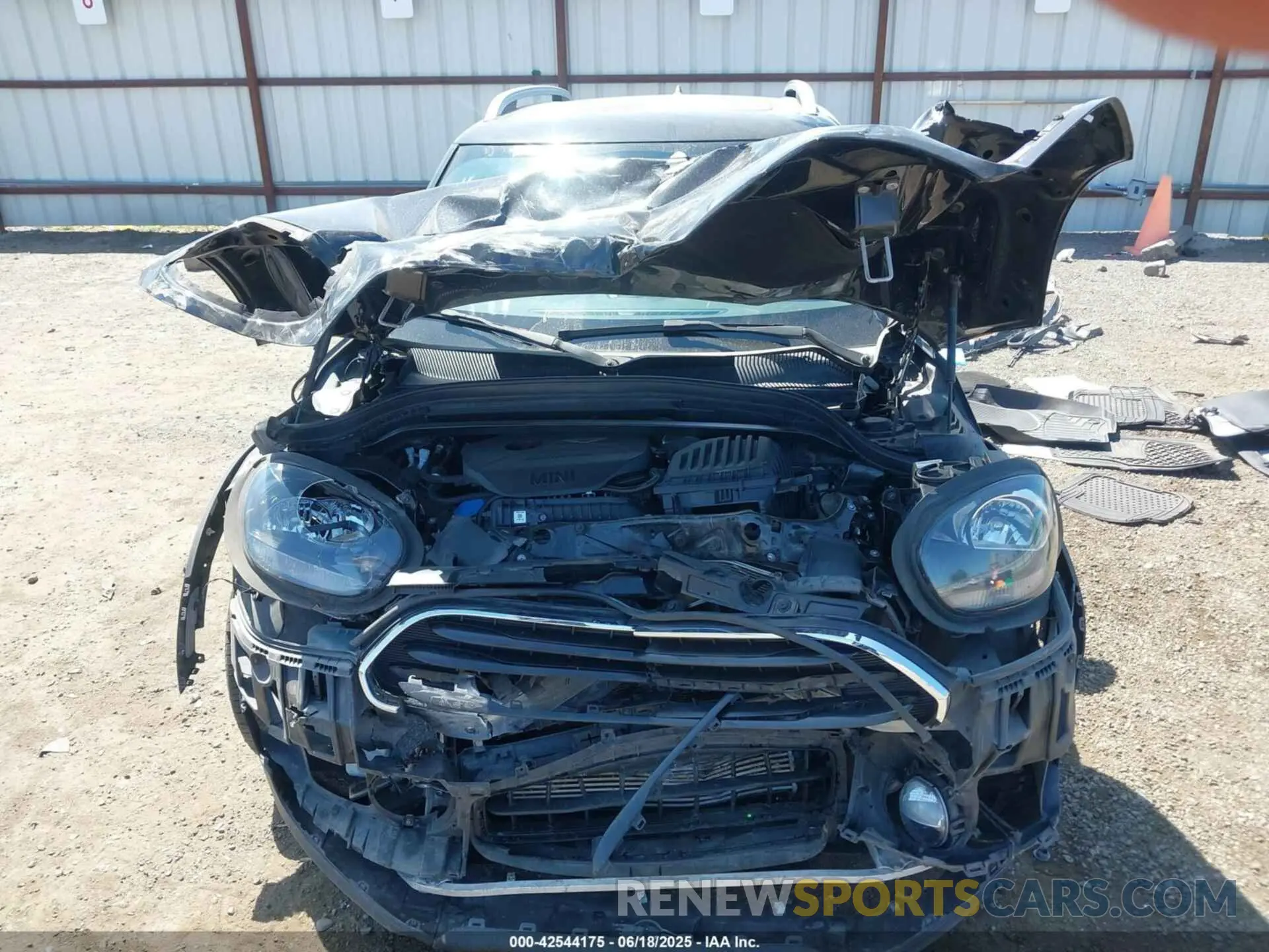 6 Photograph of a damaged car WMZYV5C50K3F57360 MINI COUNTRYMAN 2019