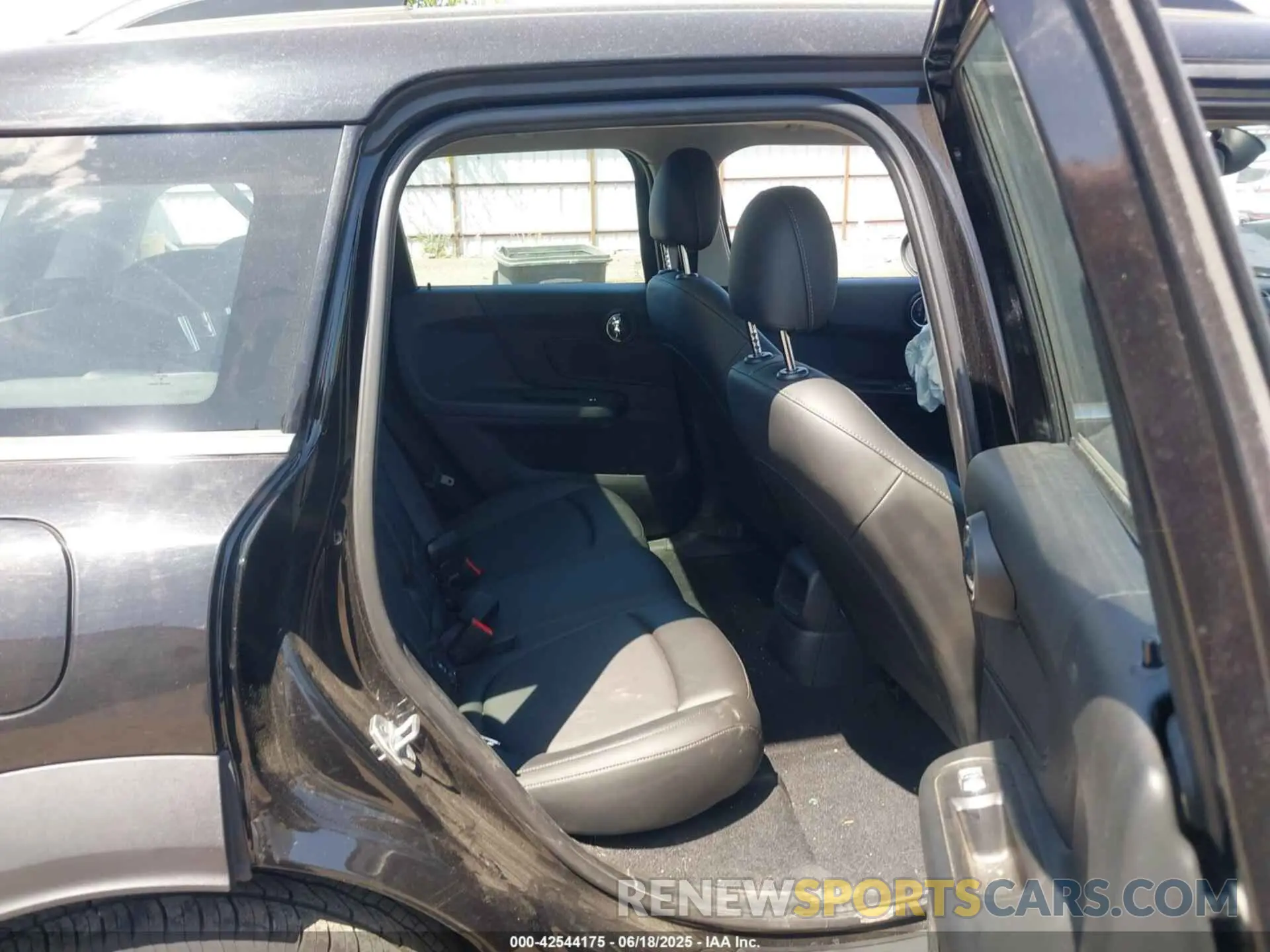 8 Photograph of a damaged car WMZYV5C50K3F57360 MINI COUNTRYMAN 2019