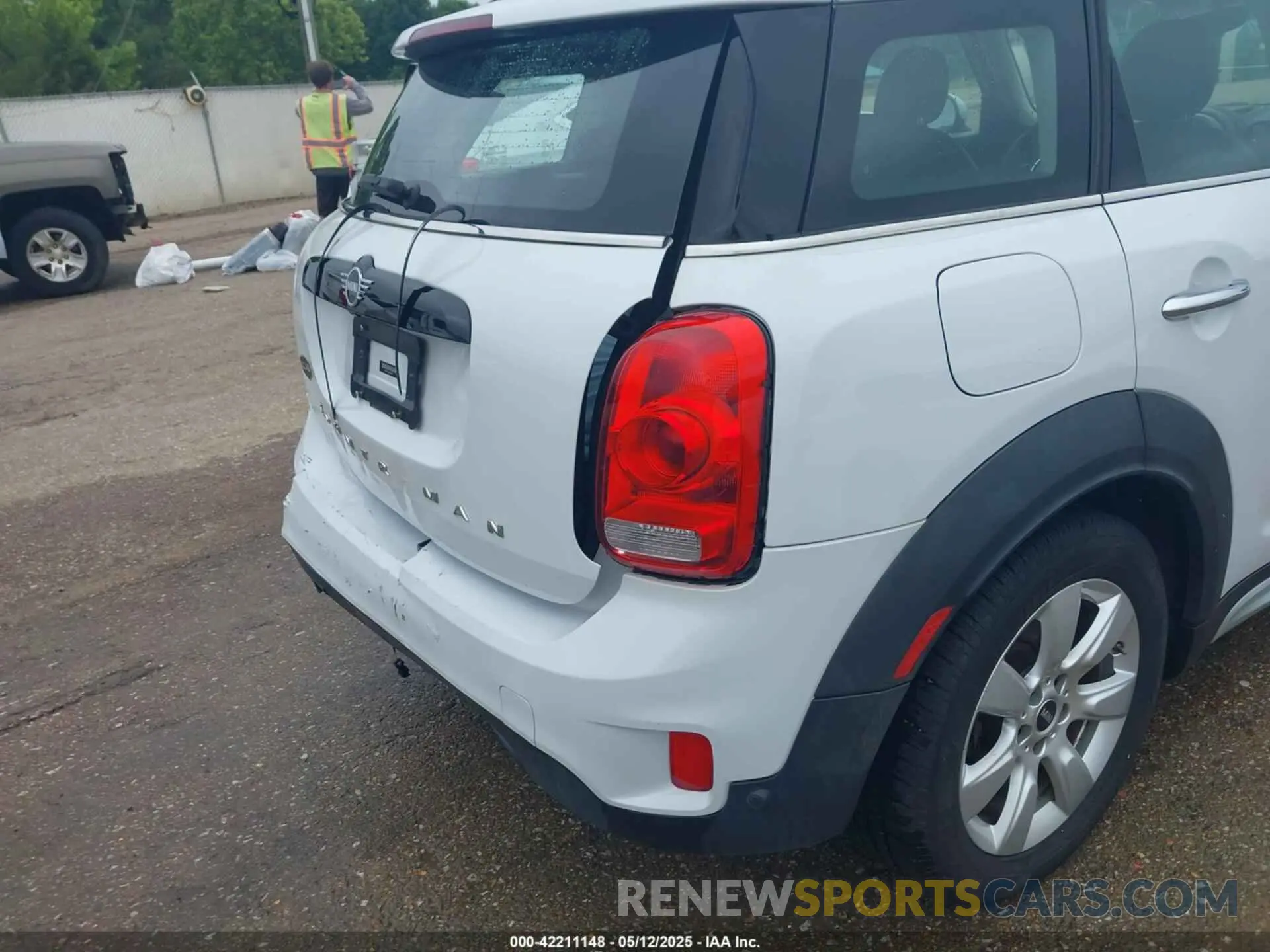 19 Photograph of a damaged car WMZYV5C54K3F57541 MINI COUNTRYMAN 2019