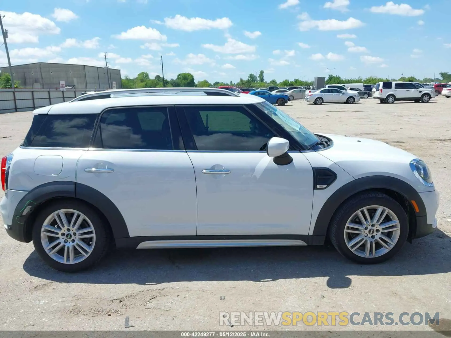 13 Photograph of a damaged car WMZYW3C00L3L02096 MINI COUNTRYMAN 2020