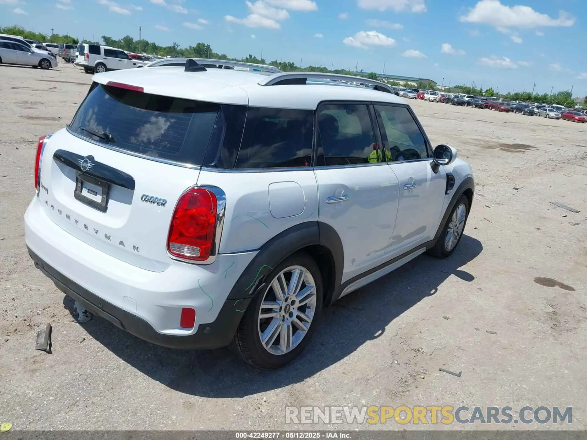 4 Photograph of a damaged car WMZYW3C00L3L02096 MINI COUNTRYMAN 2020