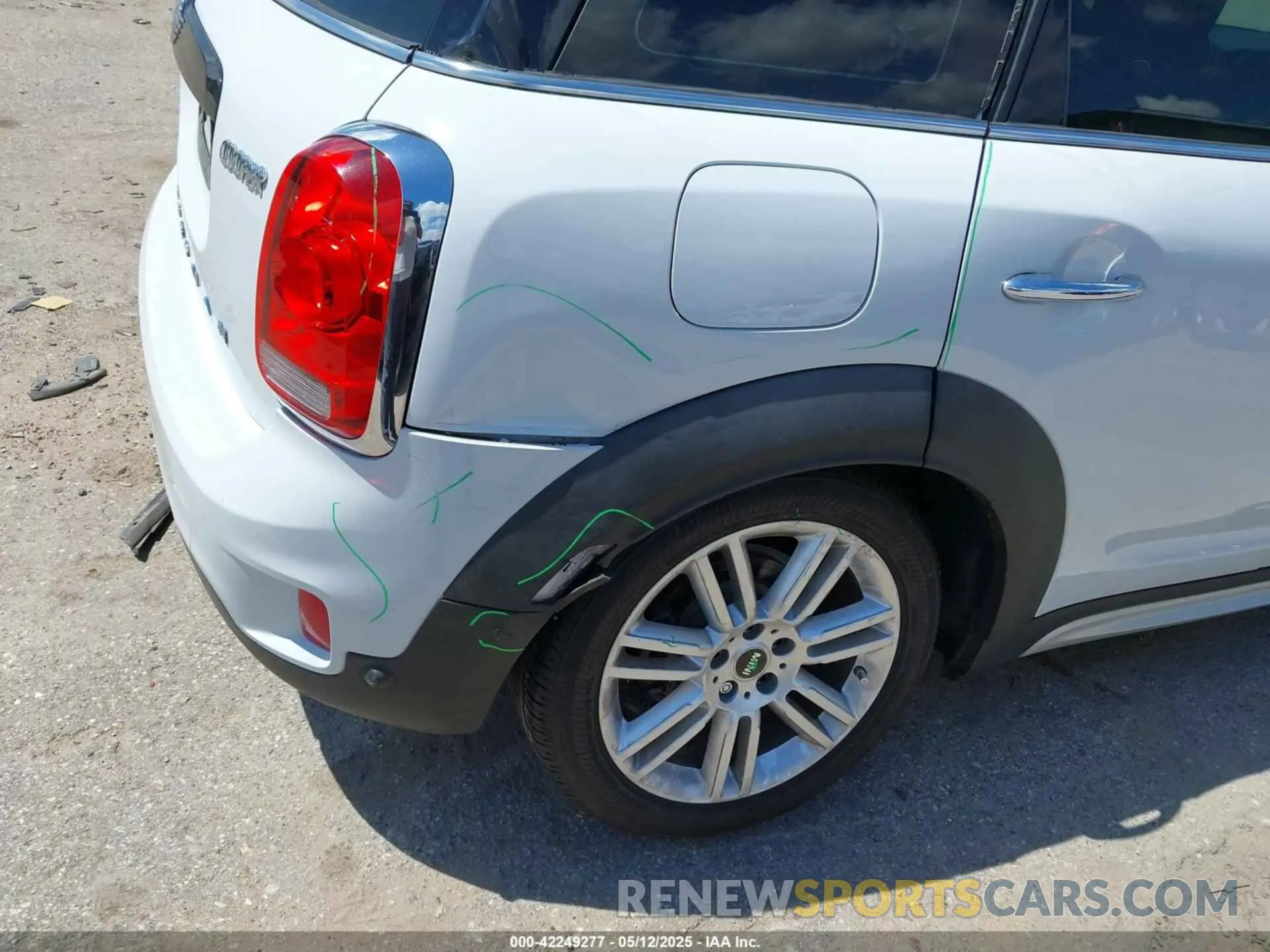 6 Photograph of a damaged car WMZYW3C00L3L02096 MINI COUNTRYMAN 2020