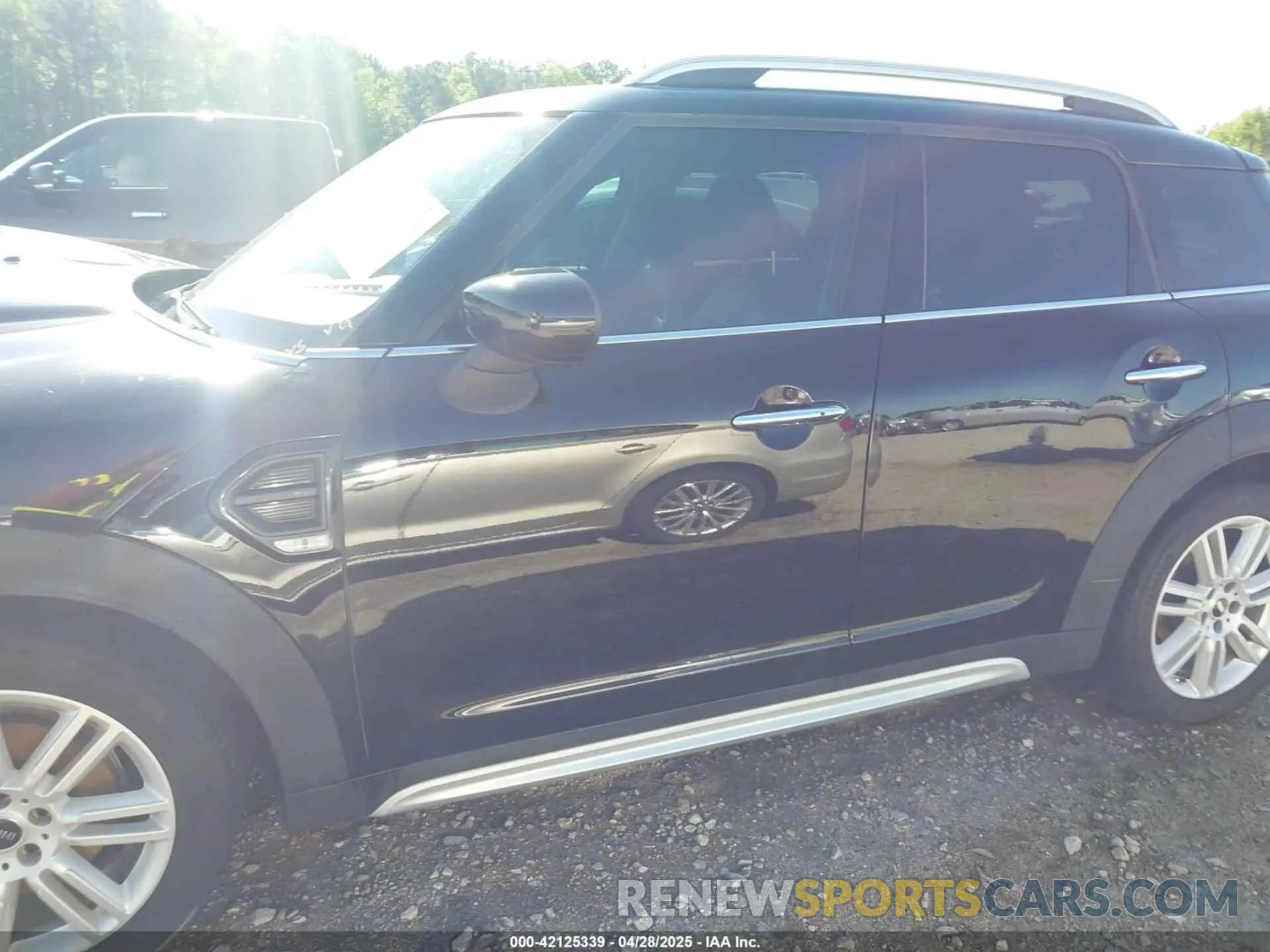 14 Photograph of a damaged car WMZYW3C00L3L28083 MINI COUNTRYMAN 2020