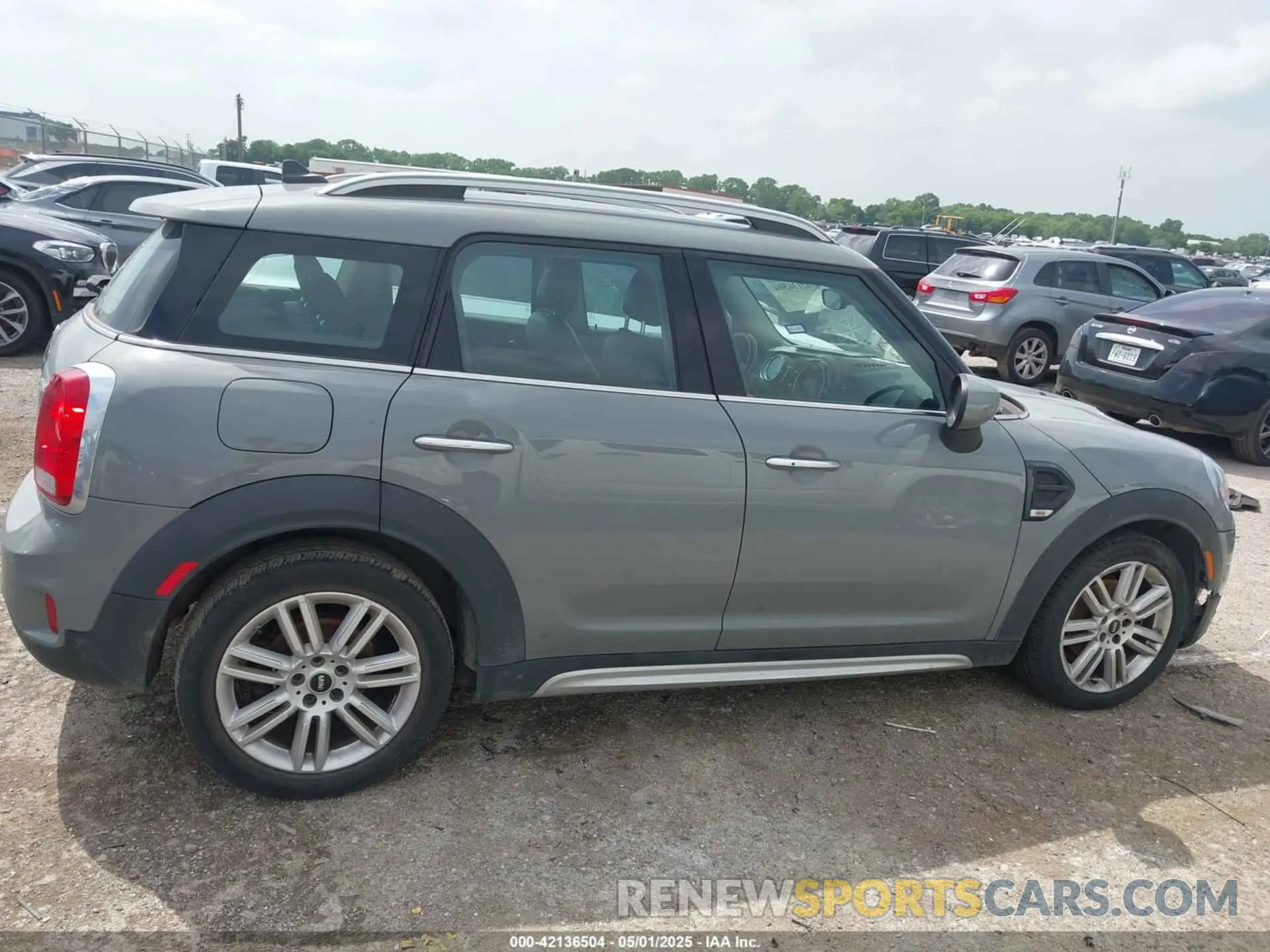 13 Photograph of a damaged car WMZYW3C06L3L02295 MINI COUNTRYMAN 2020