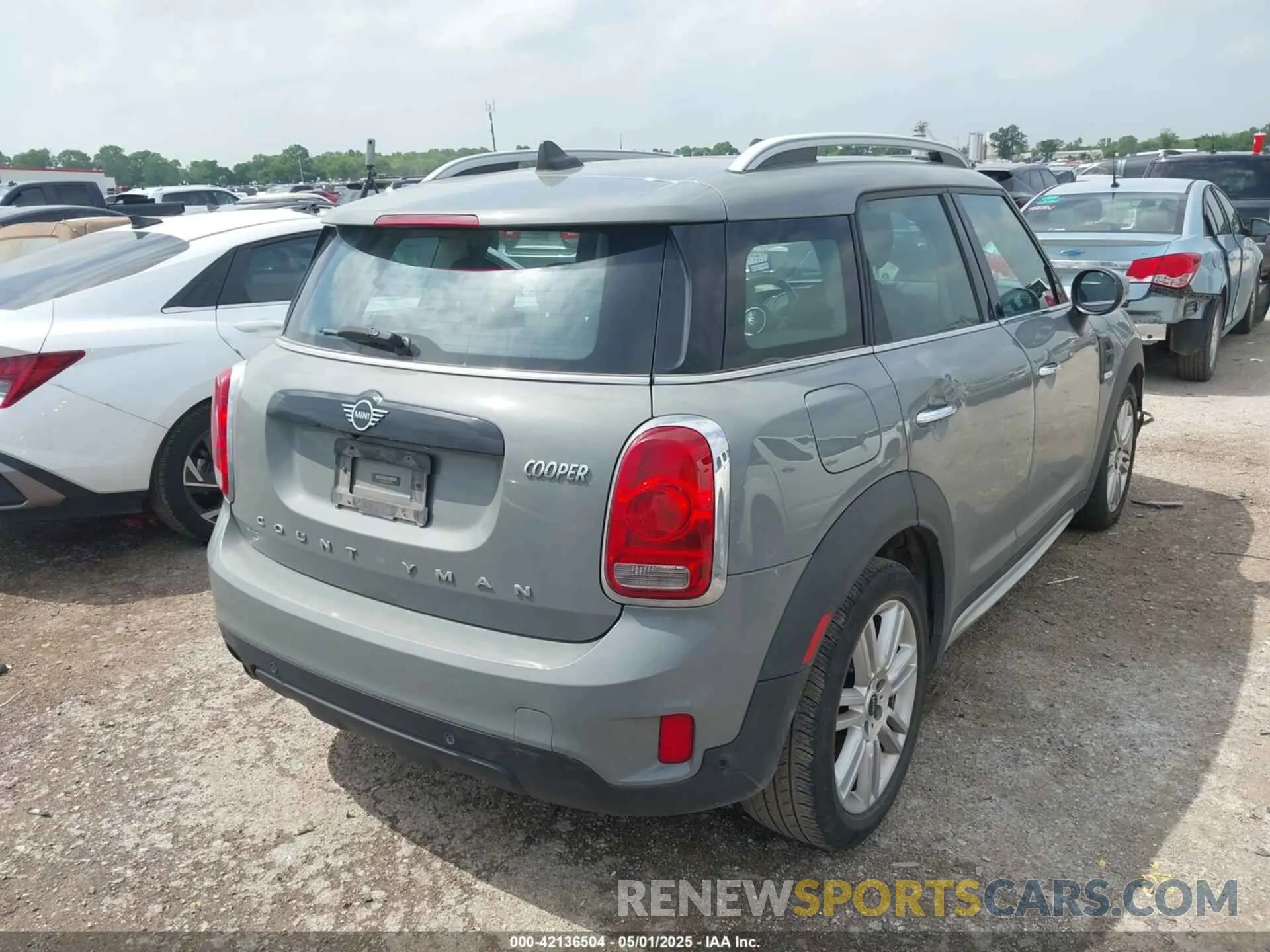 4 Photograph of a damaged car WMZYW3C06L3L02295 MINI COUNTRYMAN 2020