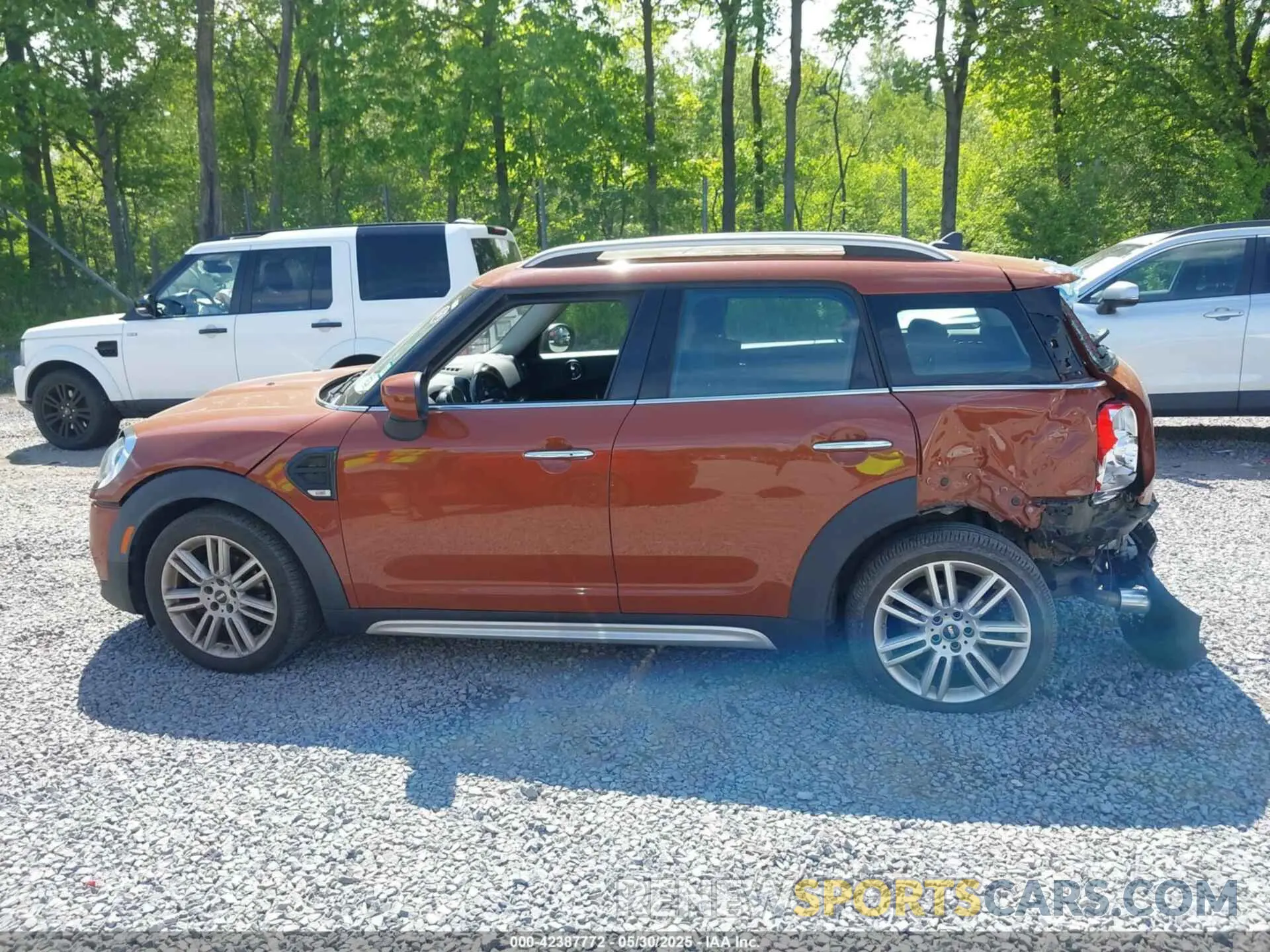 14 Photograph of a damaged car WMZYW3C08L3L09913 MINI COUNTRYMAN 2020